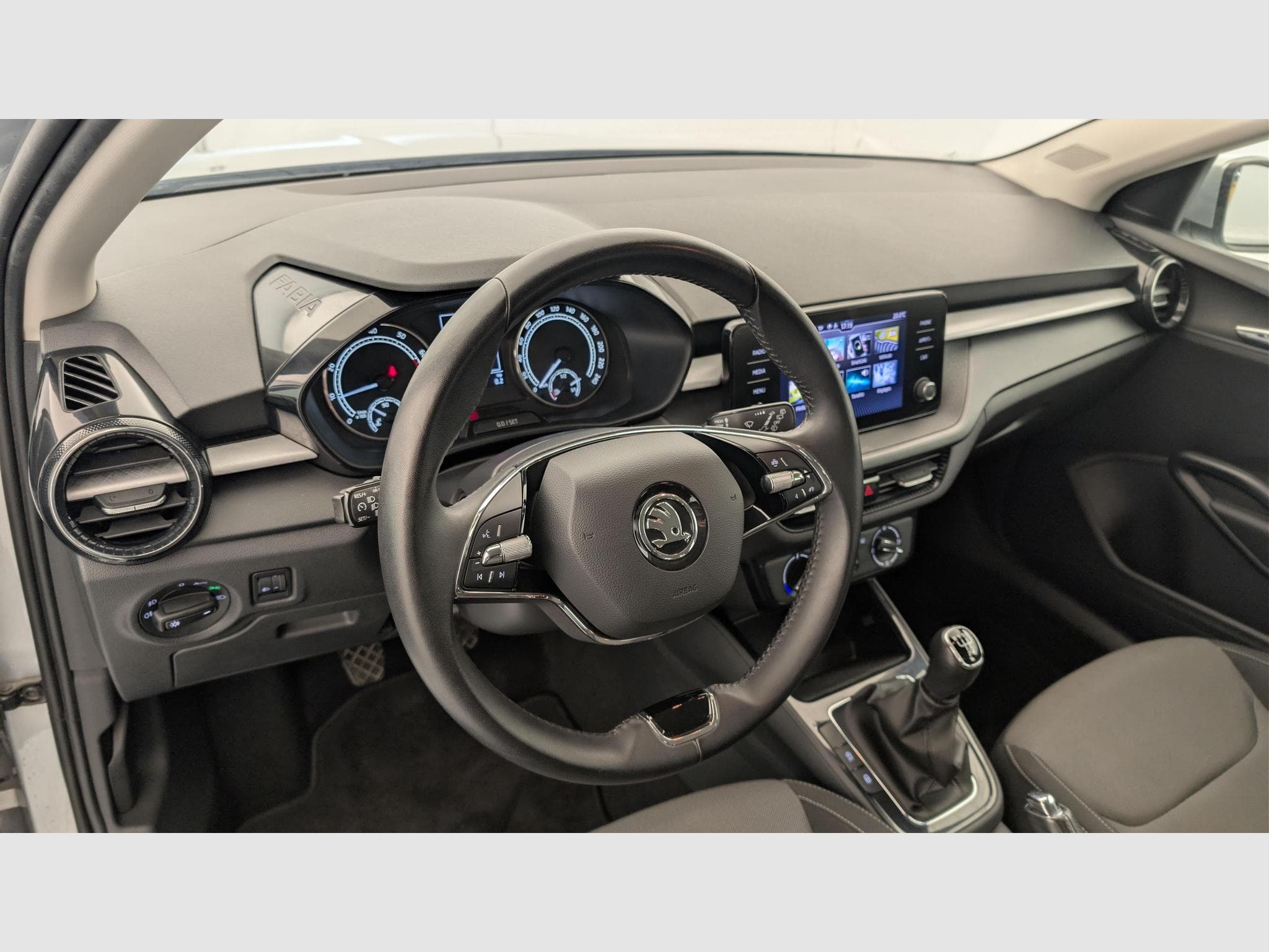 Skoda Fabia 1.0 TSI 95 CH BVM5 AMBITION (2023) - Photo 15