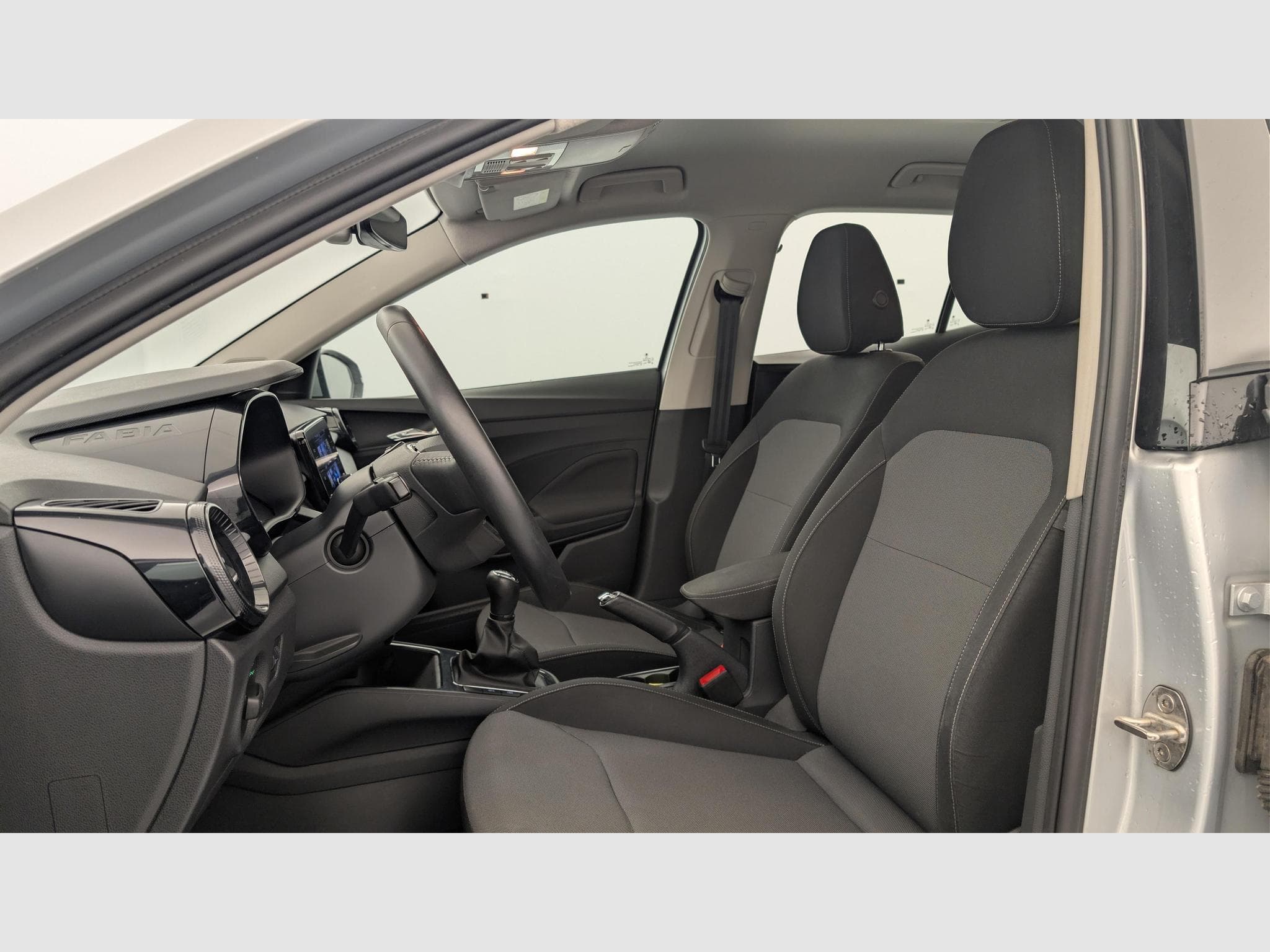 Skoda Fabia 1.0 TSI 95 CH BVM5 AMBITION (2023) - Photo 16
