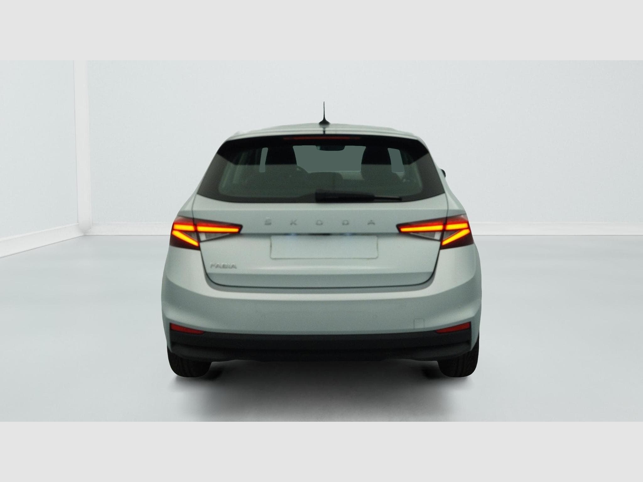 Skoda Fabia 1.0 TSI 95 CH BVM5 AMBITION (2023) - Photo 6