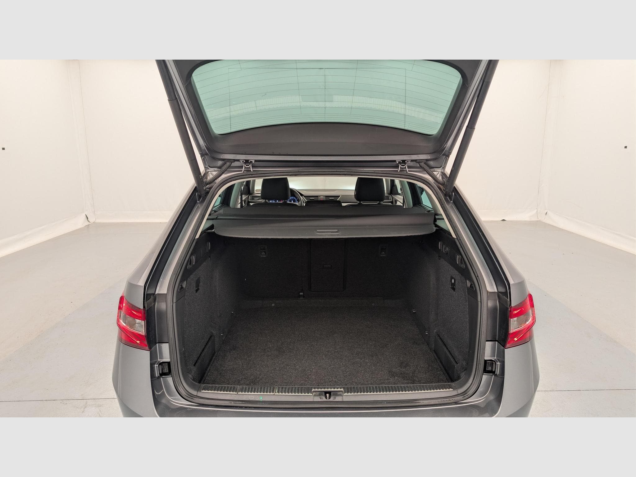 Skoda Superb 2.0 TDI 150 SCR DSG7 BUSINESS (2024) - Photo 11