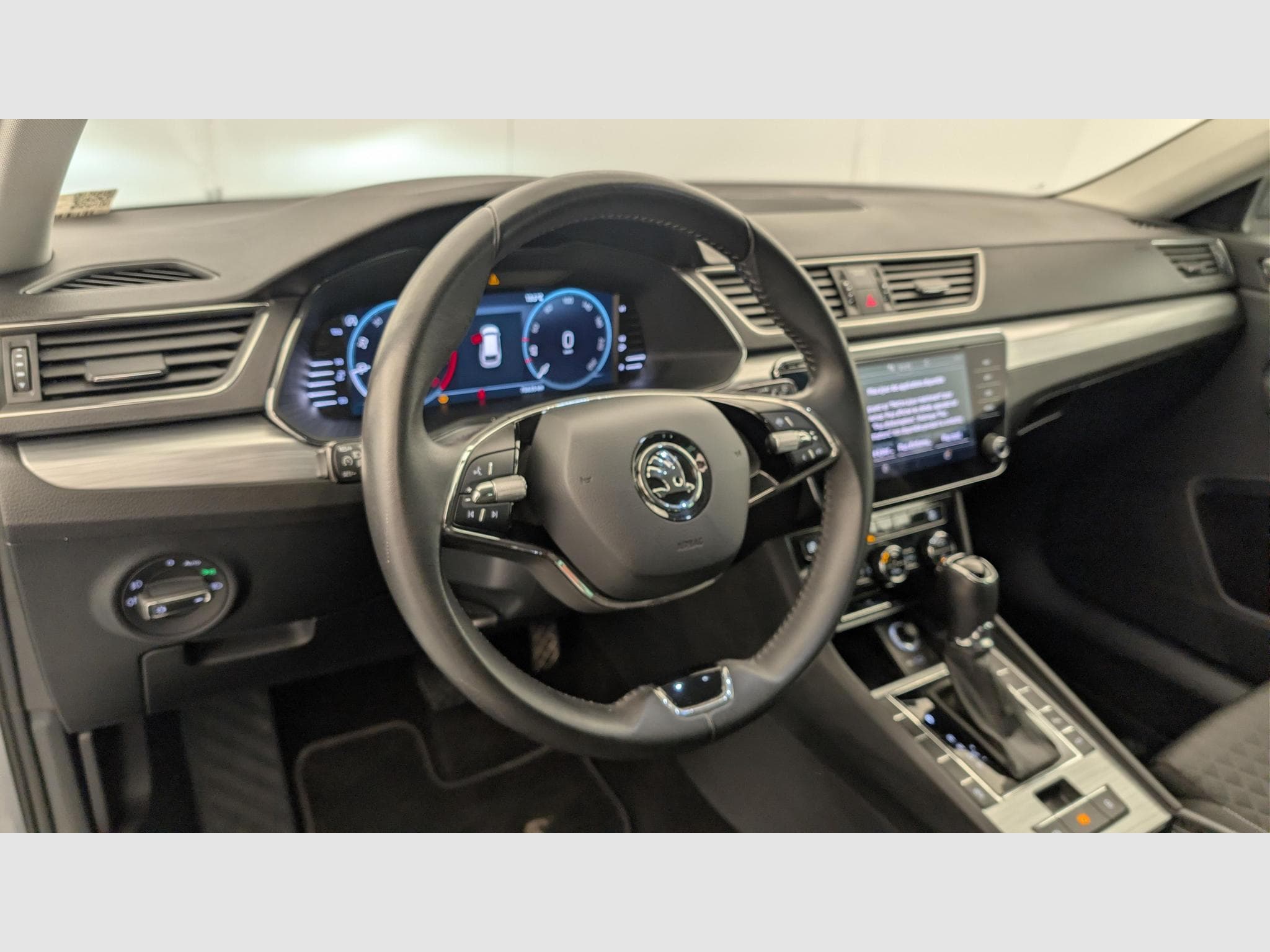 Skoda Superb 2.0 TDI 150 SCR DSG7 BUSINESS (2024) - Photo 15