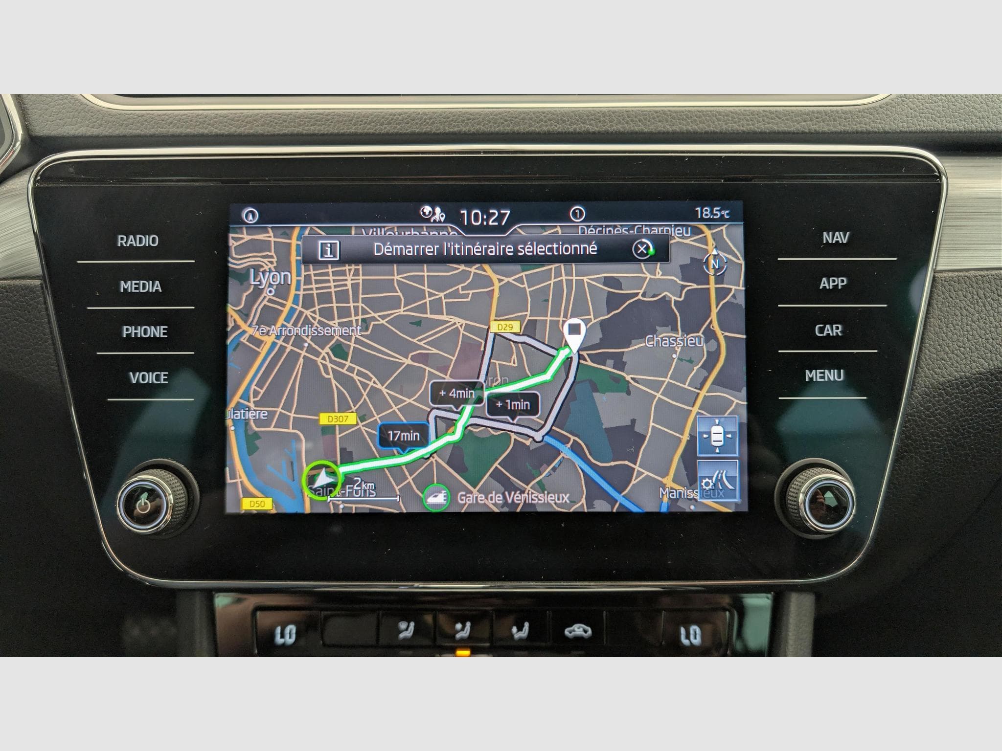Skoda Superb 2.0 TDI 150 SCR DSG7 BUSINESS (2024) - Photo 17
