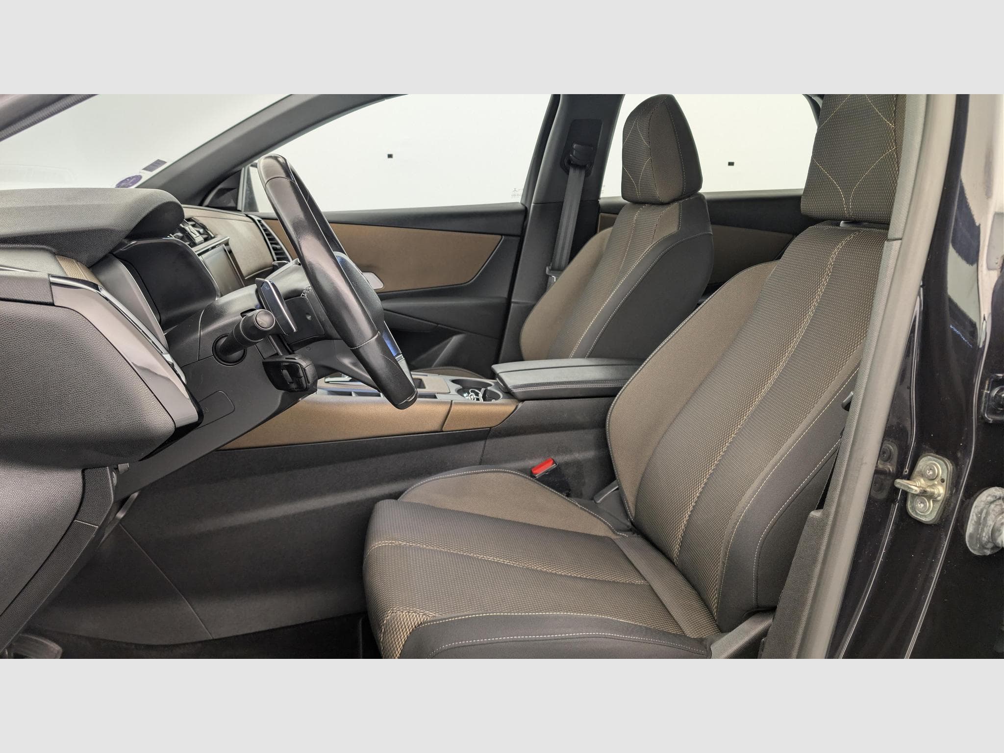 DS Automobiles DS7 PURETECH 130 EAT8 CHIC (2020) - Photo 16