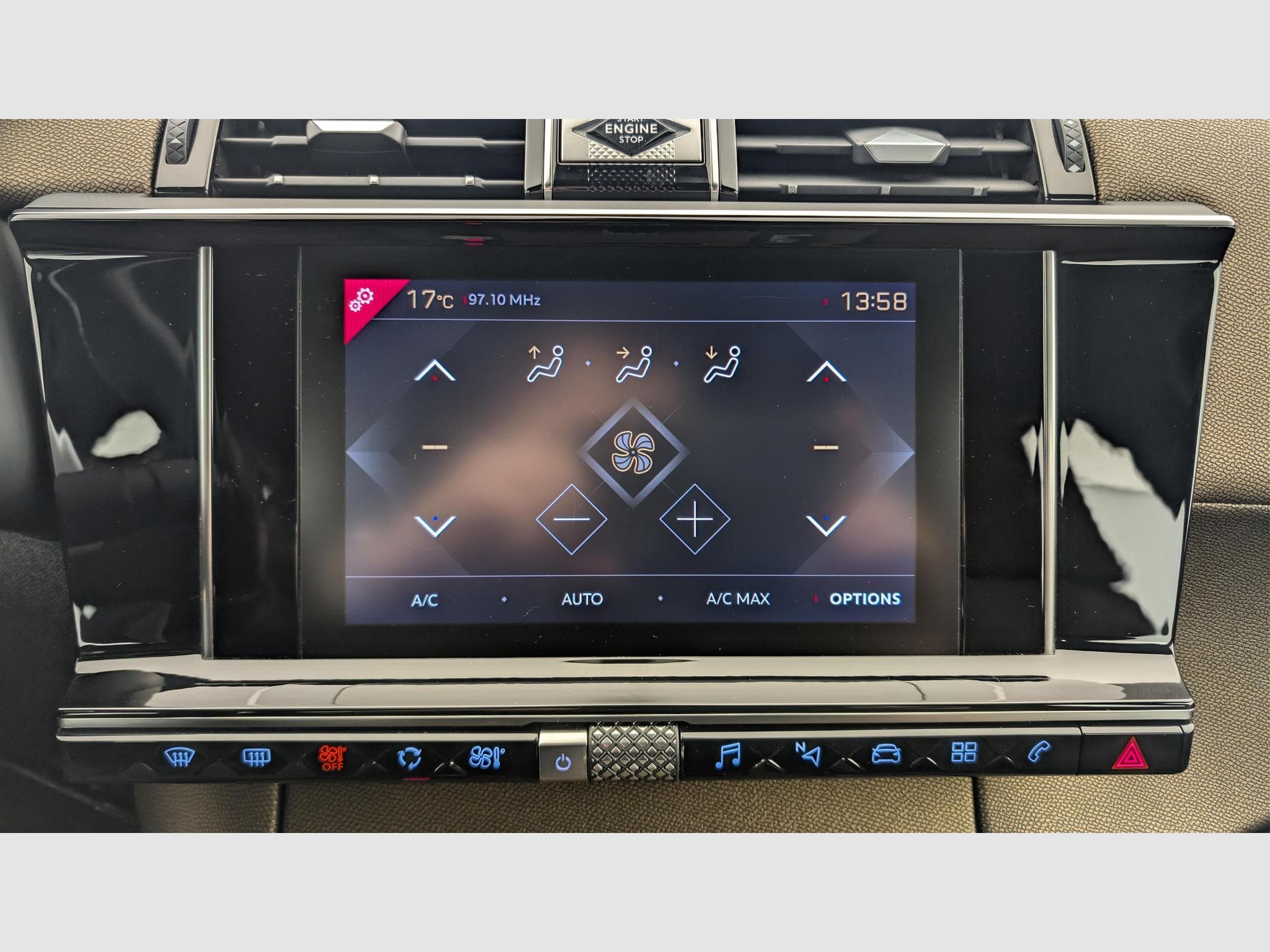 DS Automobiles DS7 PURETECH 130 EAT8 CHIC (2020) - Photo 18