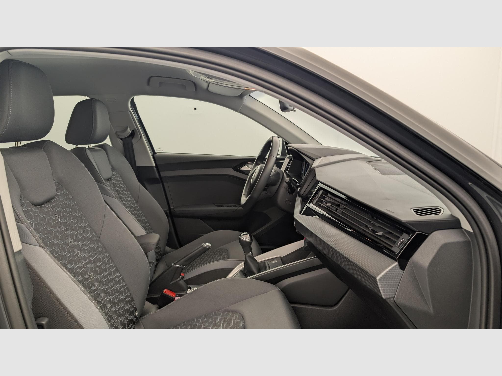 Audi A1 25 TFSI 95 ch BVM5 Advanced (2023) - Photo 9