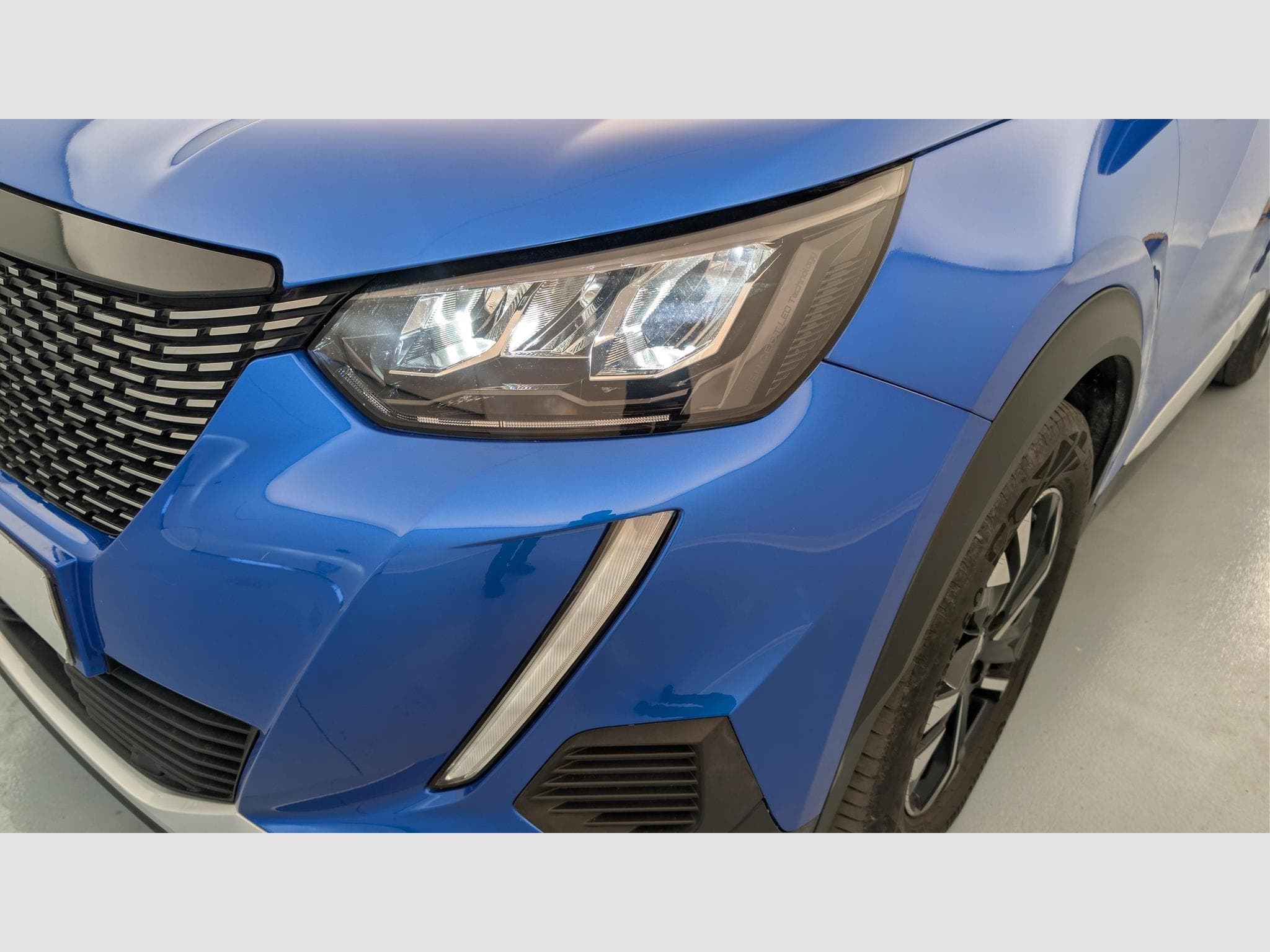 Peugeot 2008 PureTech 130 S&S BVM6 Allure Pack (2023) - Photo 20