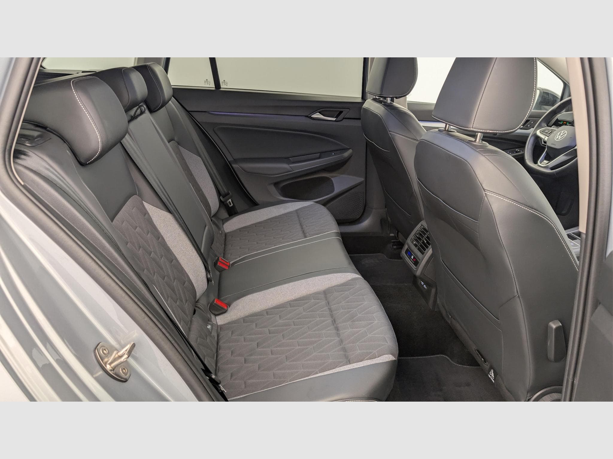 VW GOLF 8 SW 1.5 TSI EVO2 116 BVM6 LIFE PLUS (2024) - Photo 10