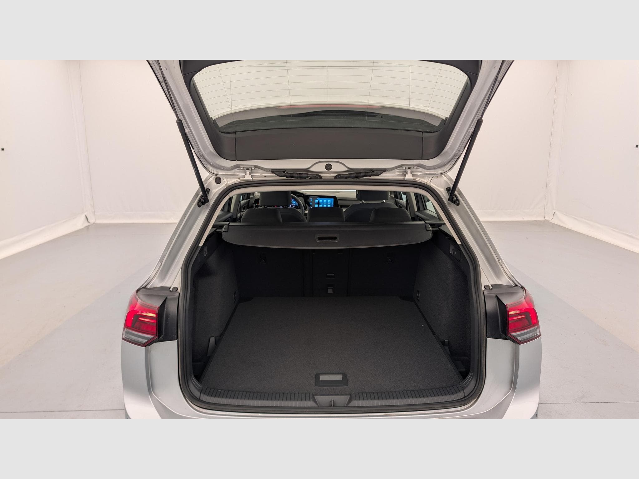 VW GOLF 8 SW 2.0 TDI SCR 115 BVM6 LIFE (2023) - Photo 11