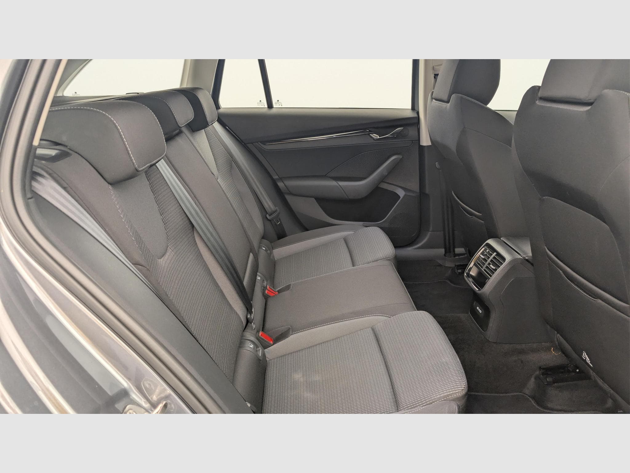 Skoda Octavia 2.0 TDI 150 CH DSG7 BUSINESS (2023) - Photo 10
