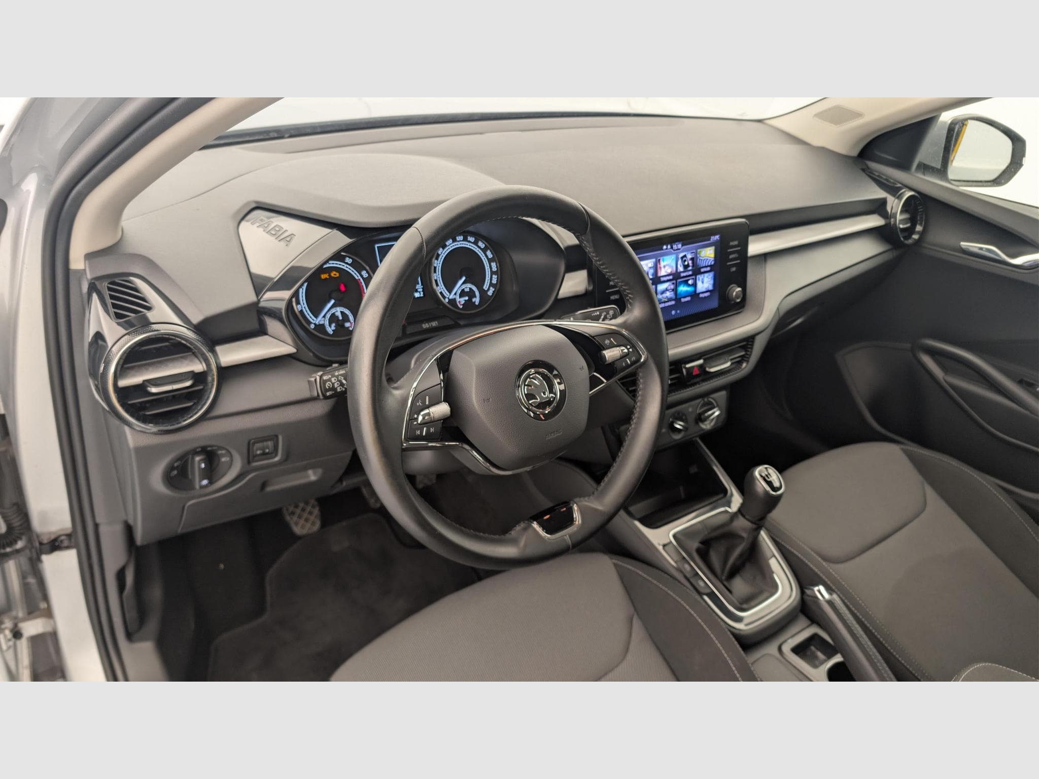 Skoda Fabia 1.0 MPI 80 CH BVM5 AMBITION (2023) - Photo 15