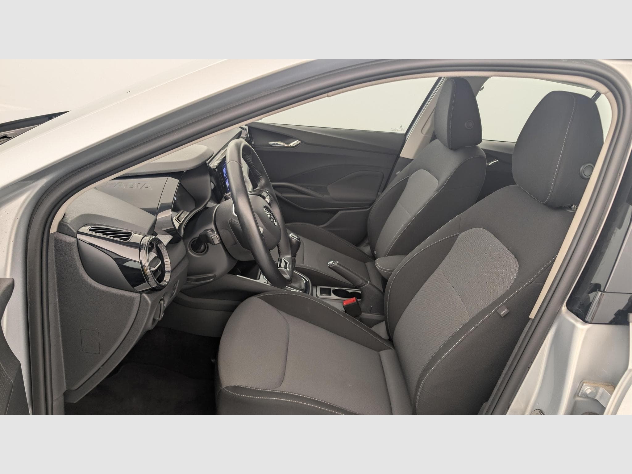 Skoda Fabia 1.0 MPI 80 CH BVM5 AMBITION (2023) - Photo 16