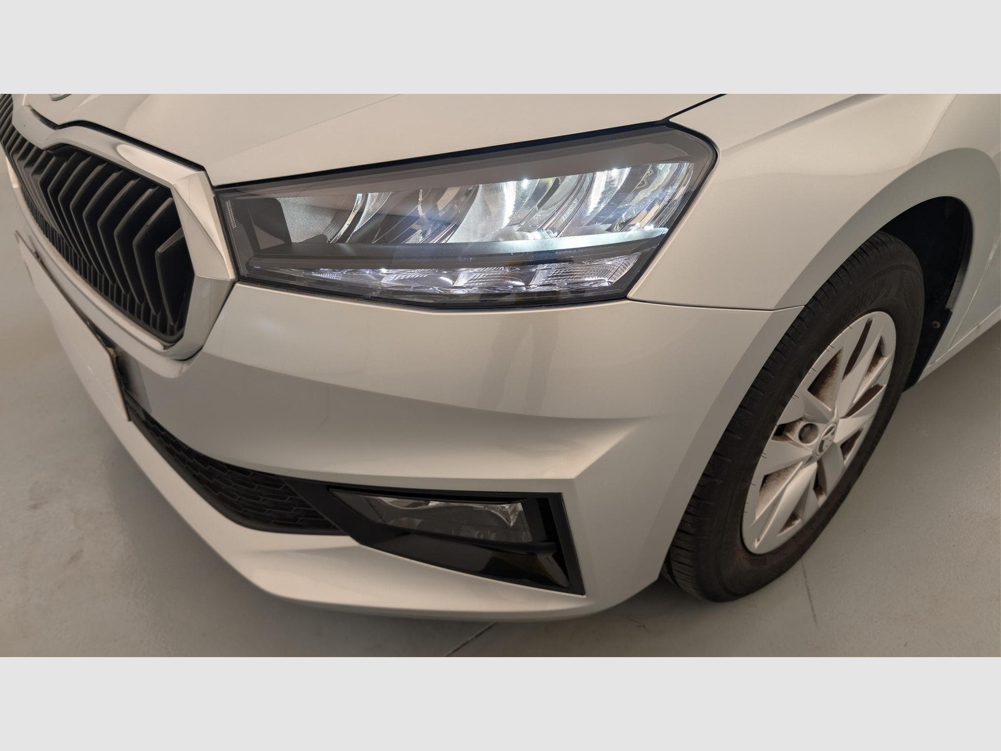 Skoda Fabia 1.0 MPI 80 CH BVM5 AMBITION (2023) - Photo 19