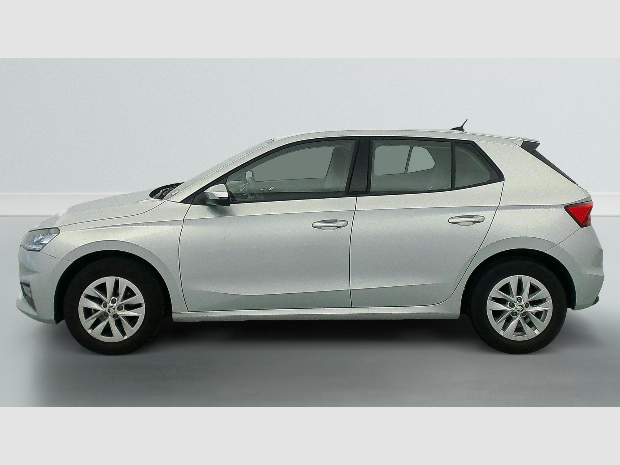 Skoda Fabia 1.0 MPI 80 CH BVM5 AMBITION (2023) - Photo 4