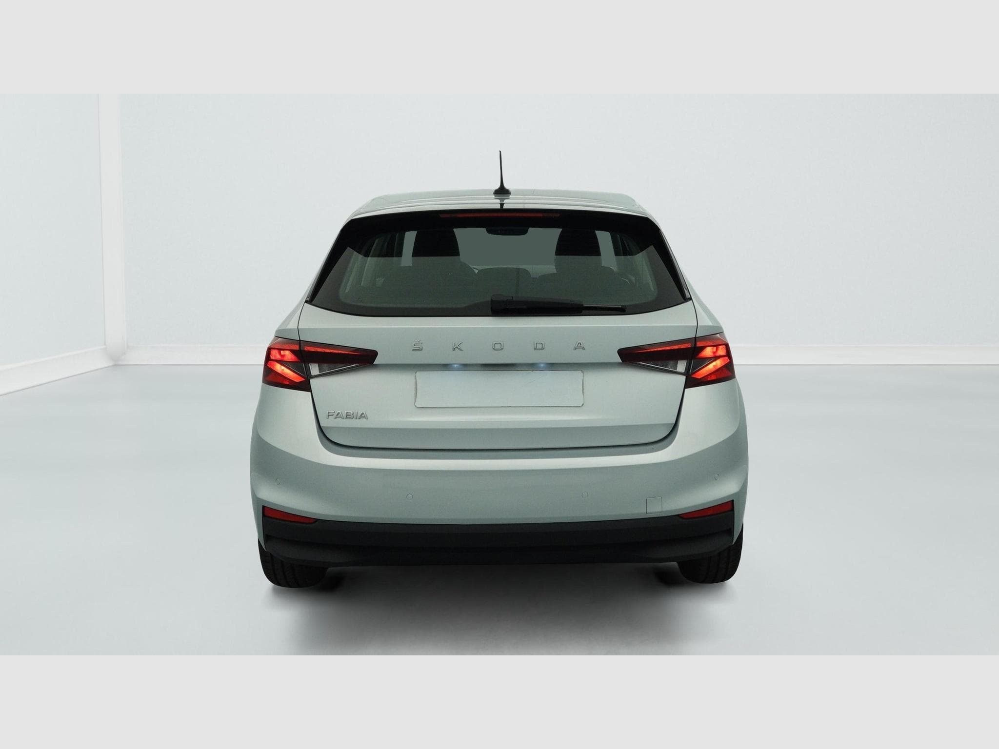 Skoda Fabia 1.0 MPI 80 CH BVM5 AMBITION (2023) - Photo 6
