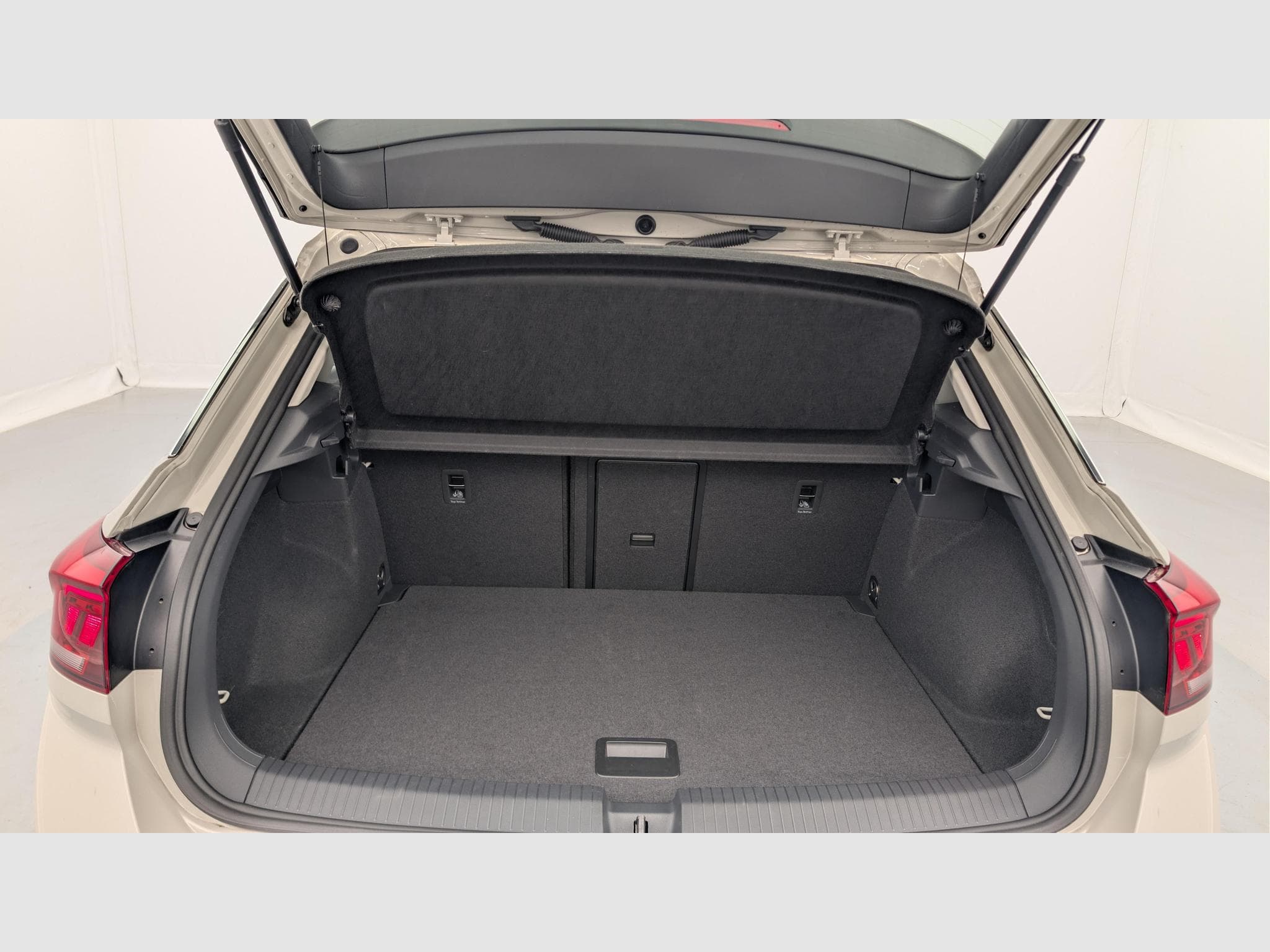 VW T-Roc 1.5 TSI EVO 150 Start/Stop BVM6 Life (2023) - Photo 11