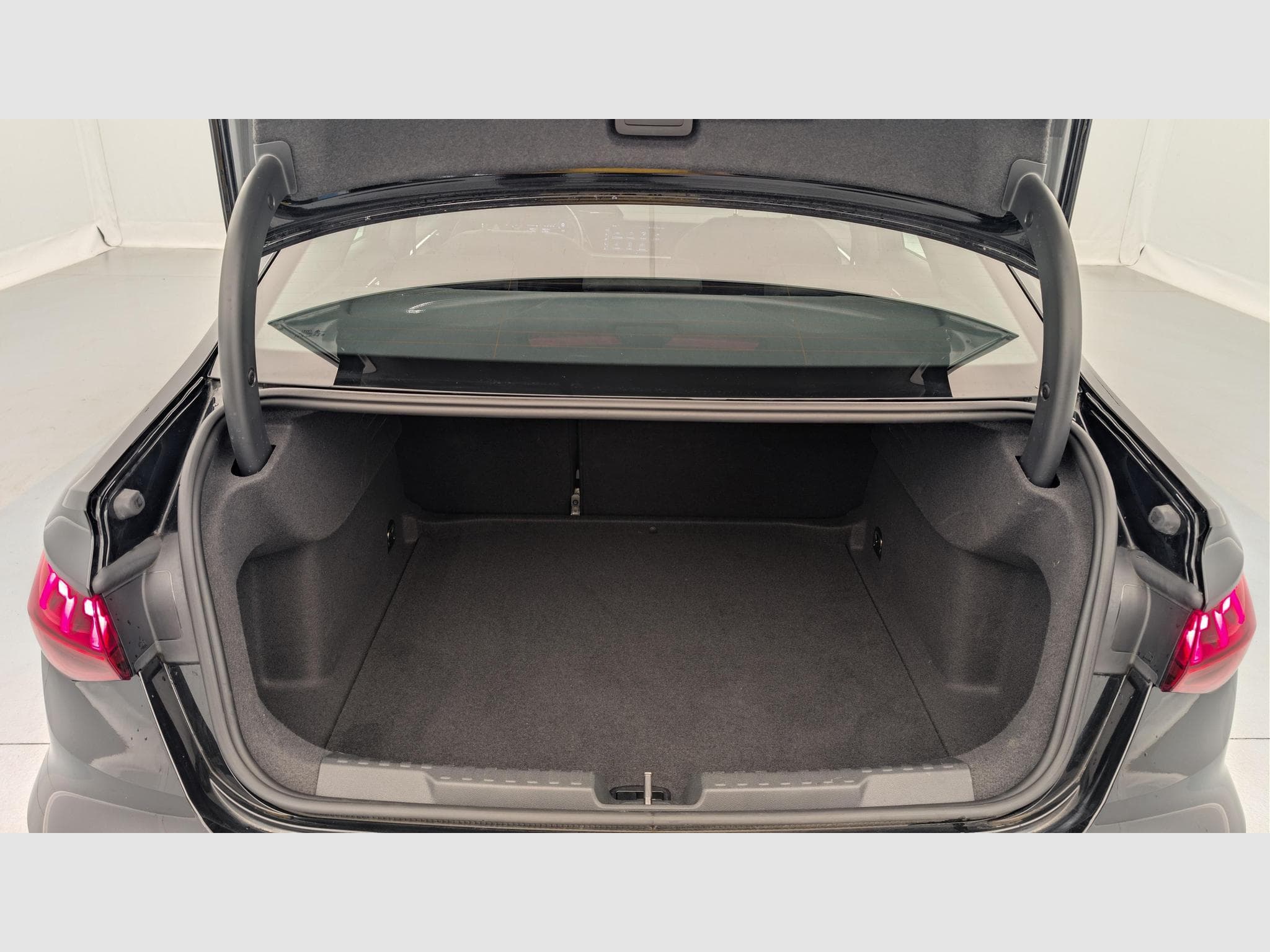 Audi A3 35 TDI 150 S tronic 7 Business Executive (2024) - Photo 11