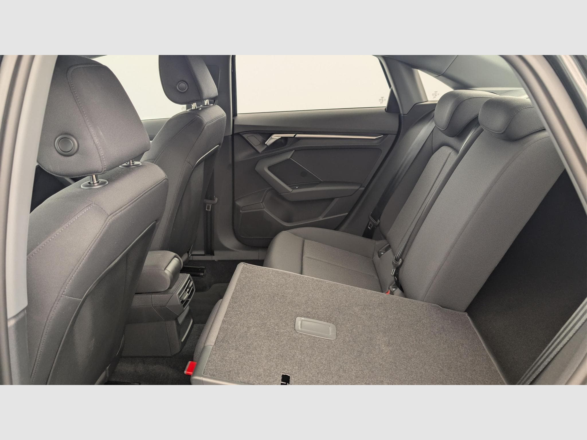 Audi A3 35 TDI 150 S tronic 7 Business Executive (2024) - Photo 12