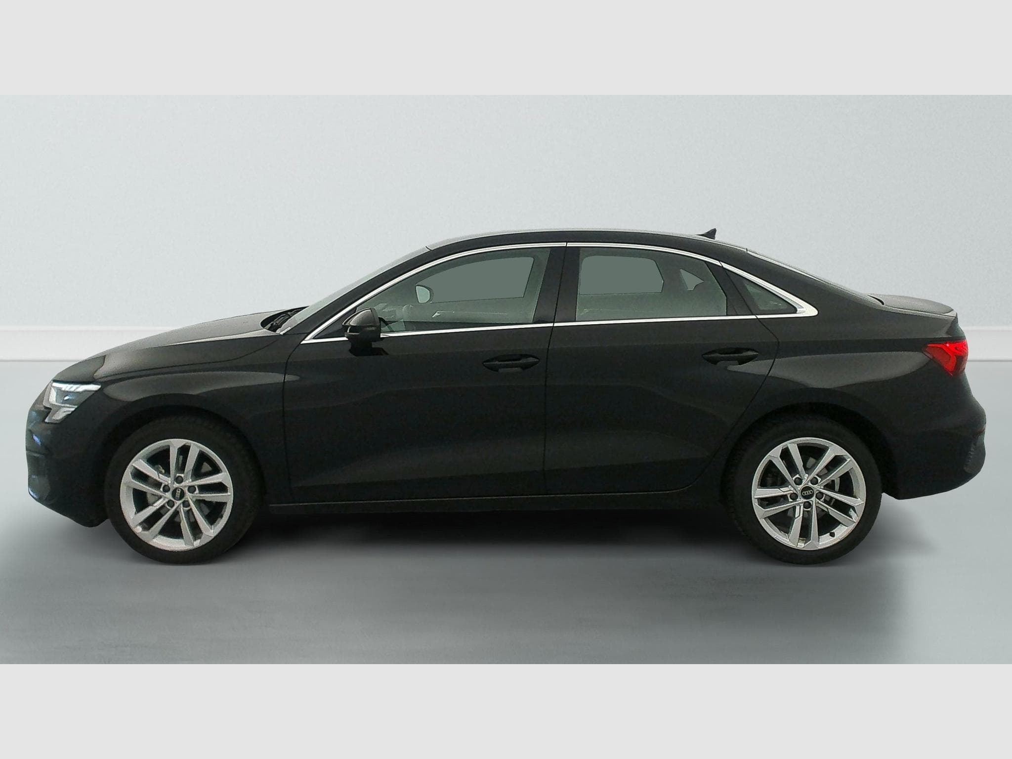 Audi A3 35 TDI 150 S tronic 7 Business Executive (2024) - Photo 4