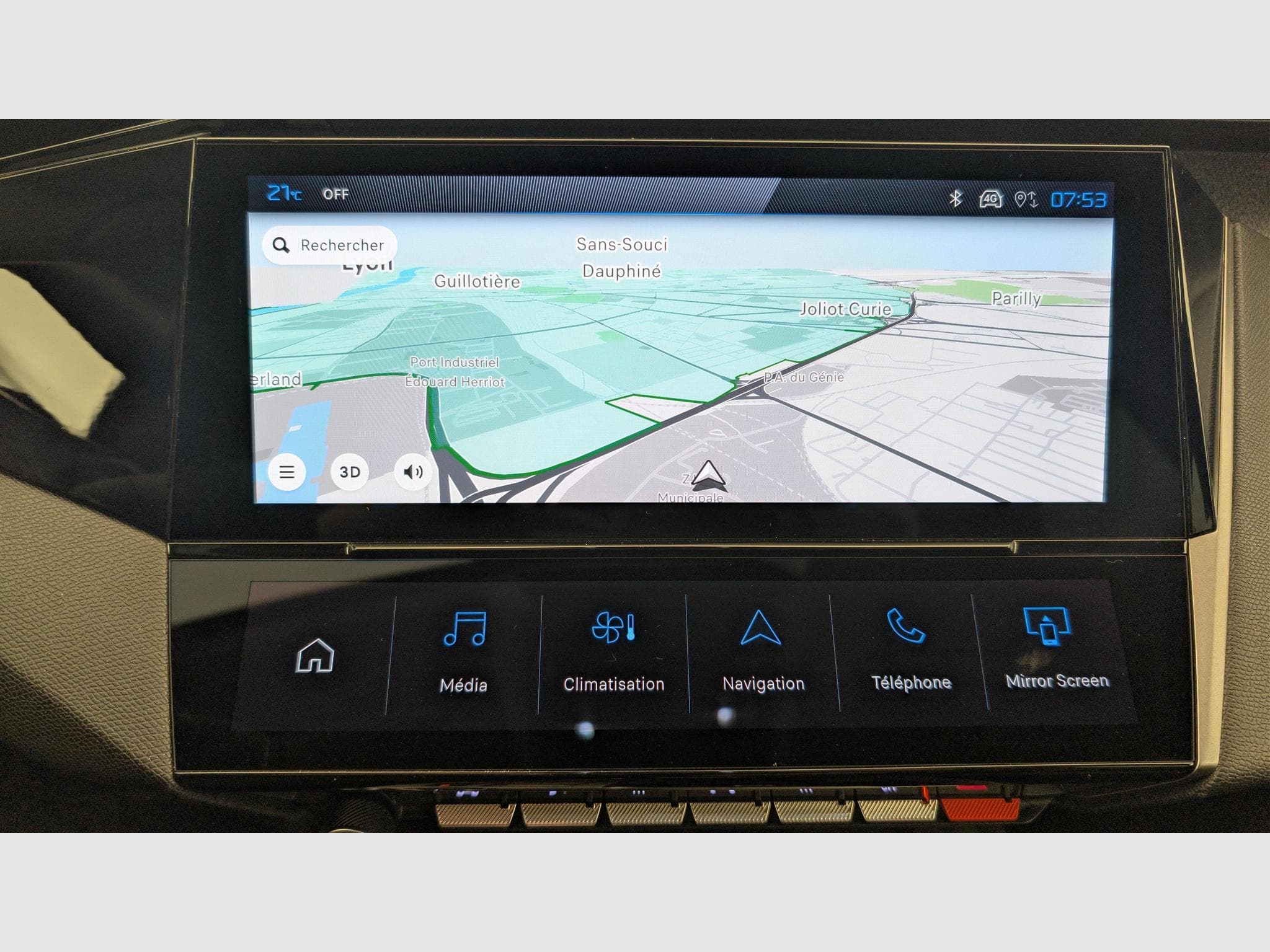 Peugeot 308 Hybrid 145 e-DCS6 Allure (2025) - Photo 18
