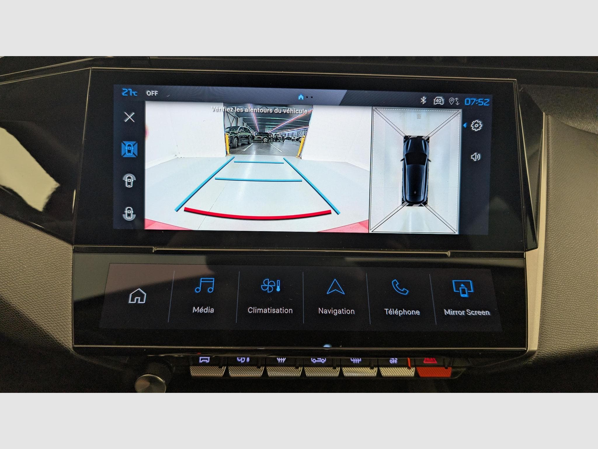 Peugeot 308 Hybrid 145 e-DCS6 Allure (2025) - Photo 19