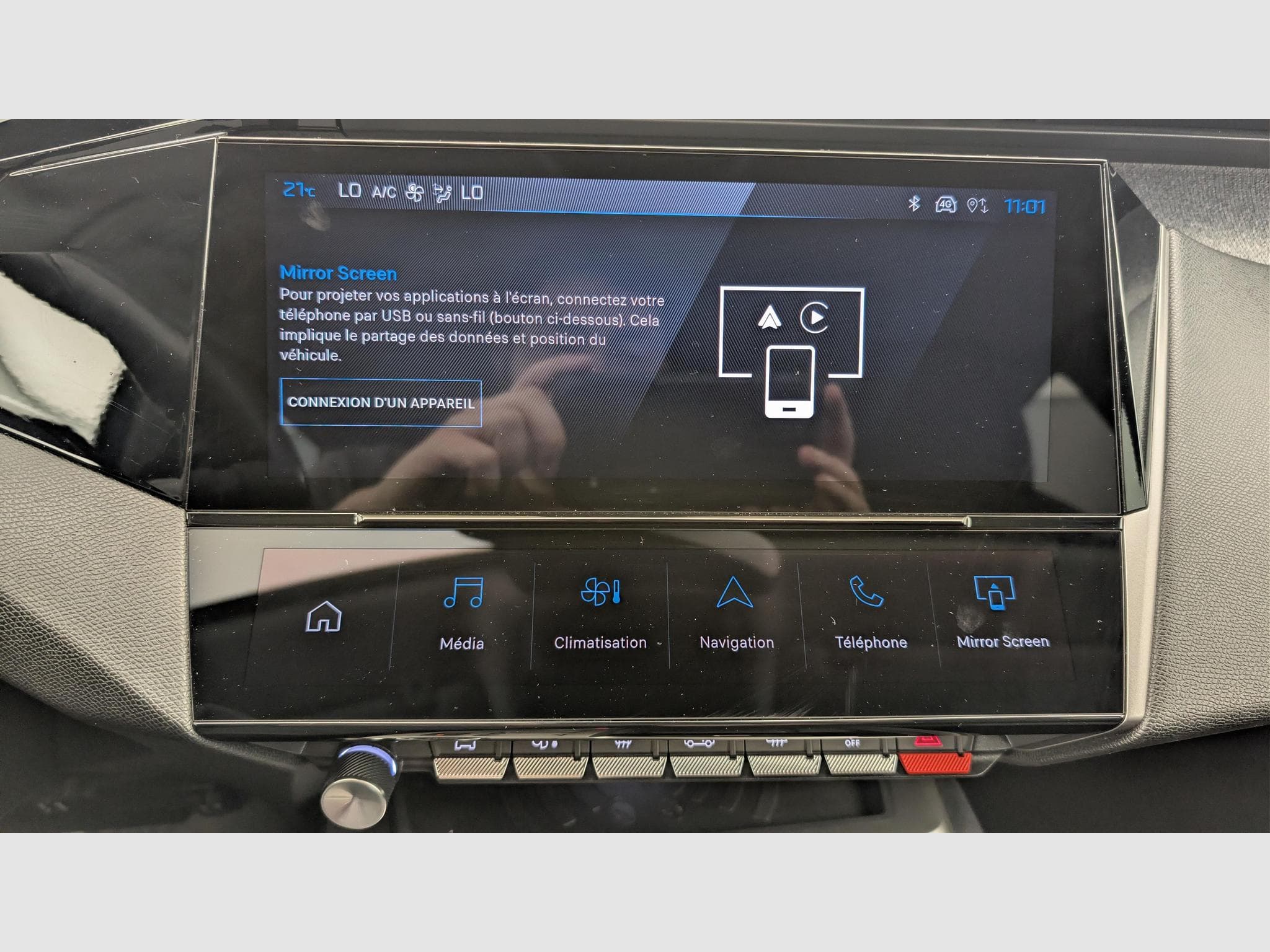Peugeot 408 Hybrid 145 e-DCS6 Allure (2025) - Photo 17