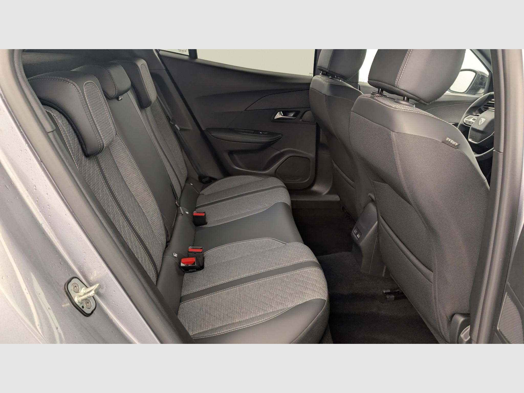Peugeot 2008 100 S&S BVM6 Allure (2025) - Photo 10
