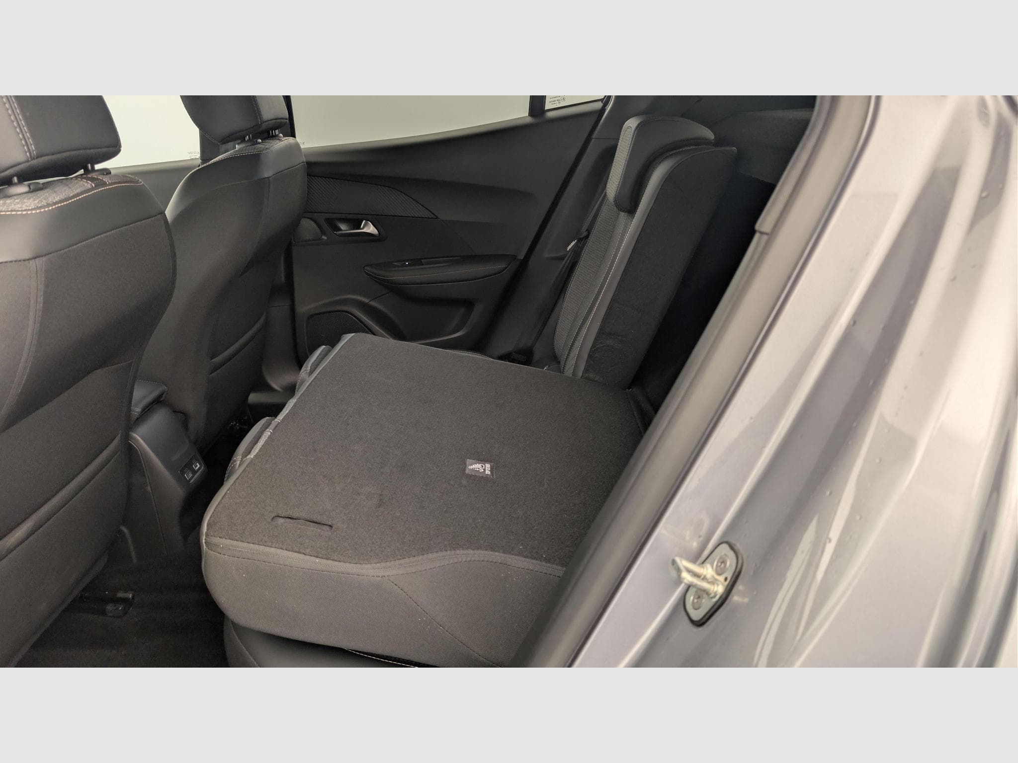 Peugeot 2008 100 S&S BVM6 Allure (2025) - Photo 11