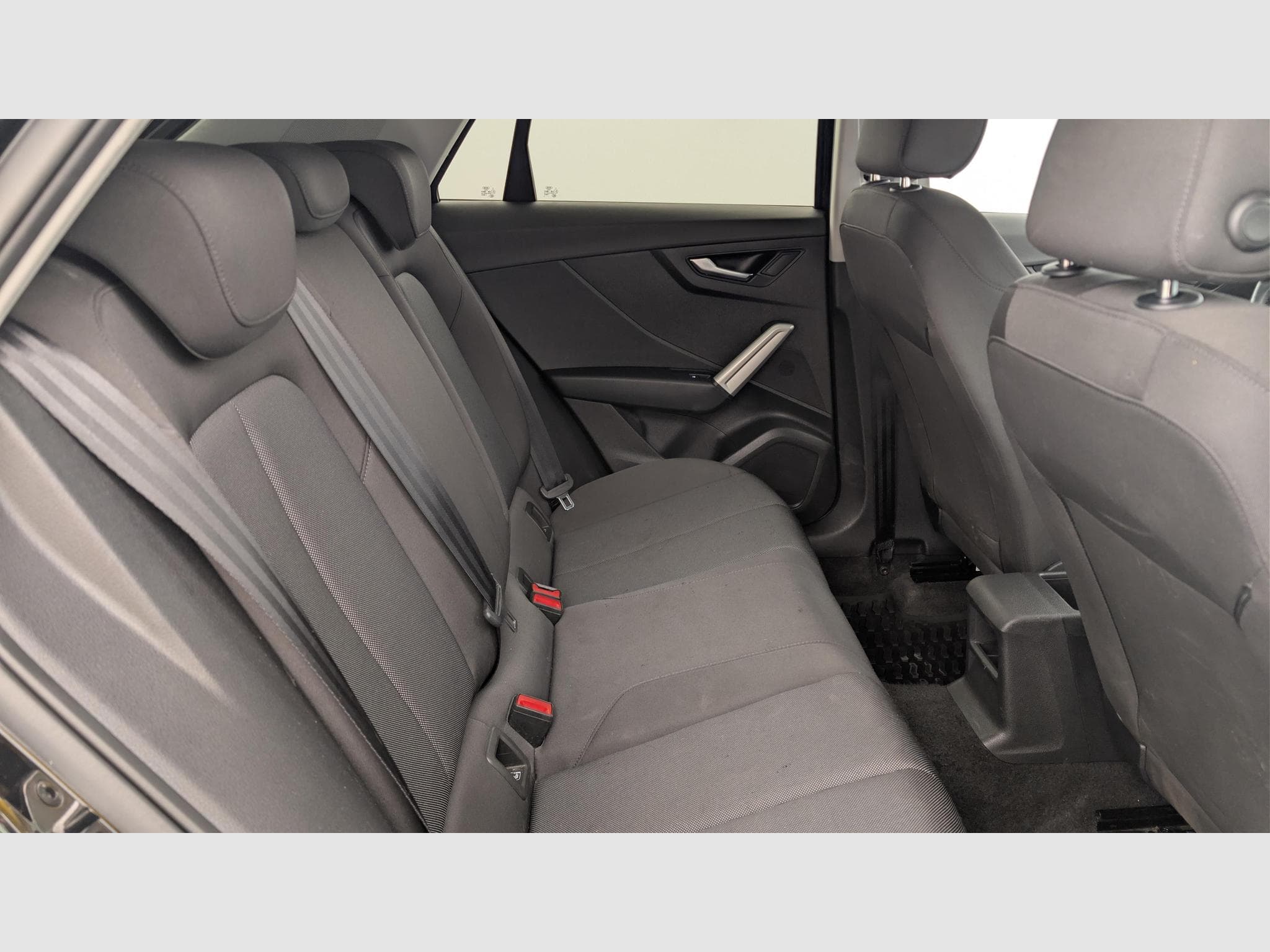 Audi Q2 35 TFSI 150 S tronic 7 Design (2022) - Photo 10