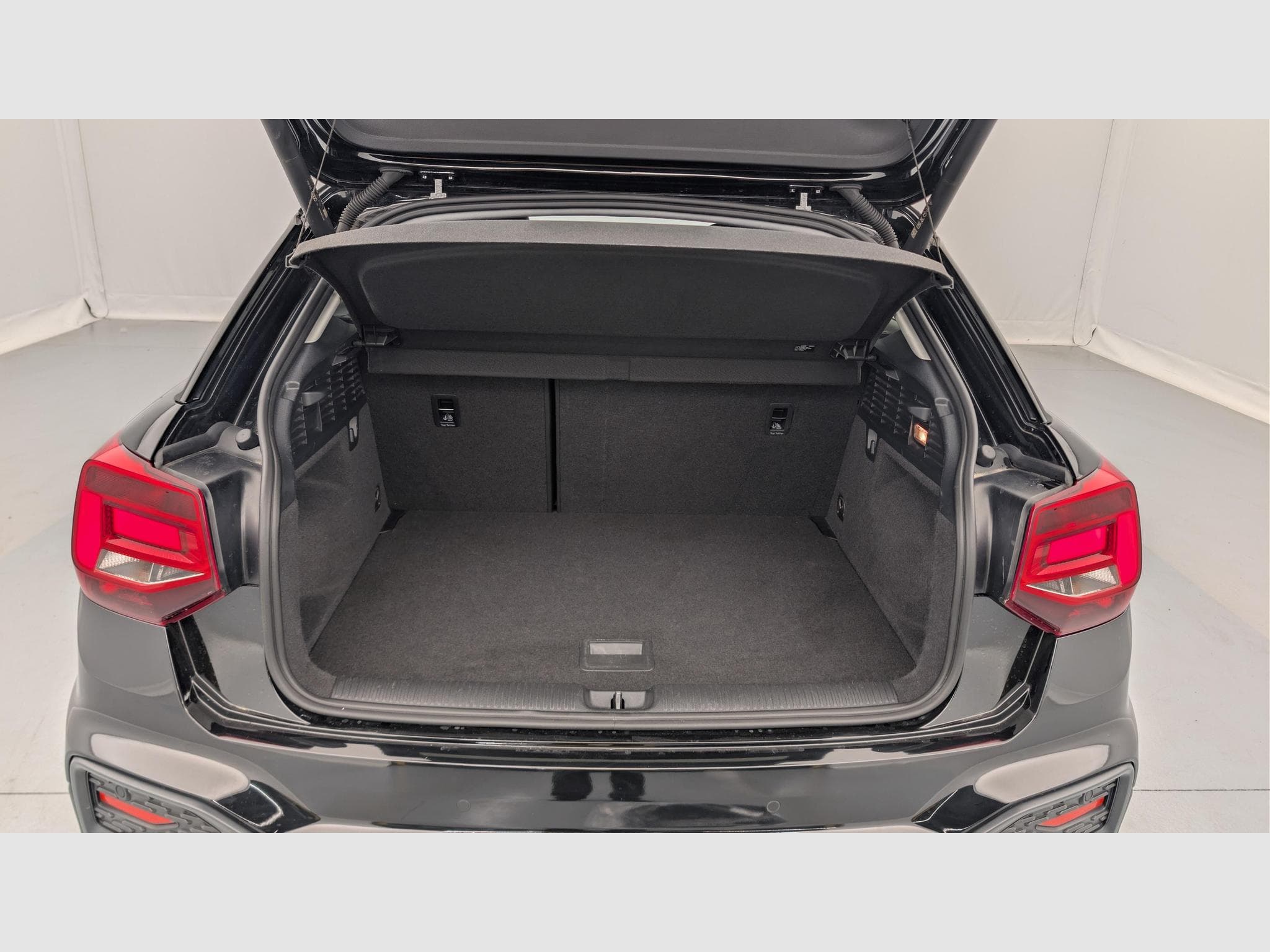 Audi Q2 35 TFSI 150 S tronic 7 Design (2022) - Photo 11
