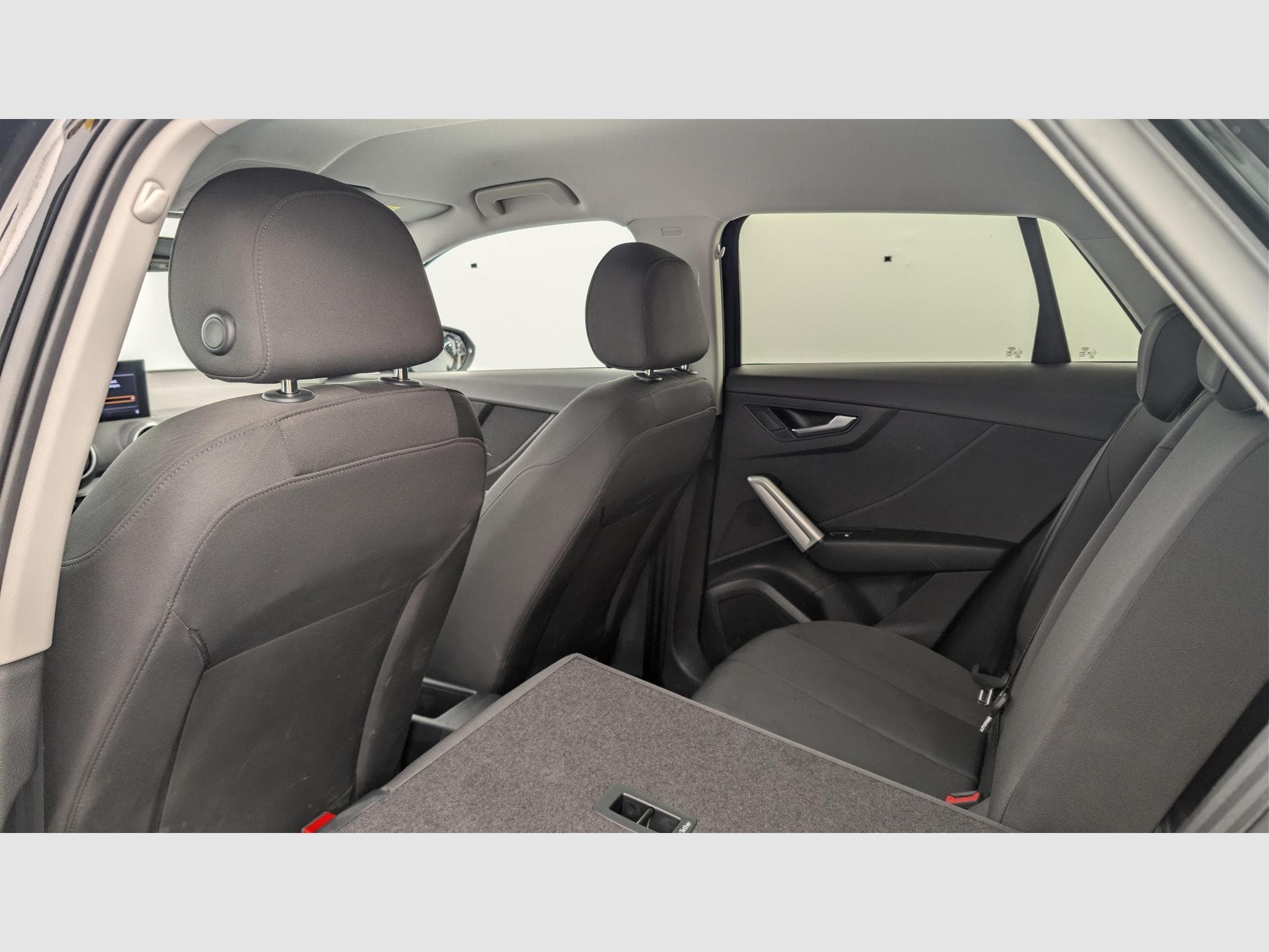 Audi Q2 35 TFSI 150 S tronic 7 Design (2022) - Photo 12