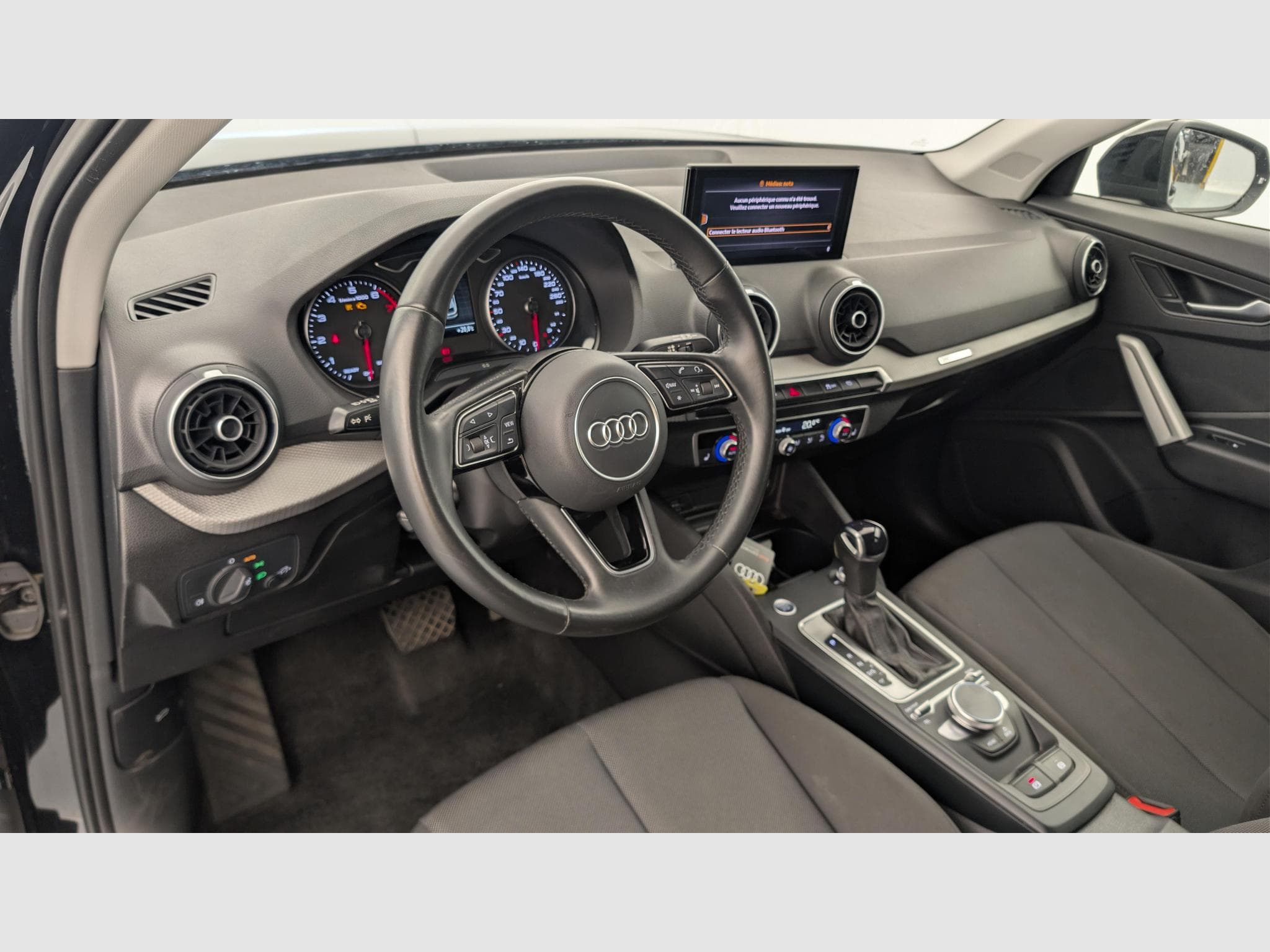 Audi Q2 35 TFSI 150 S tronic 7 Design (2022) - Photo 15