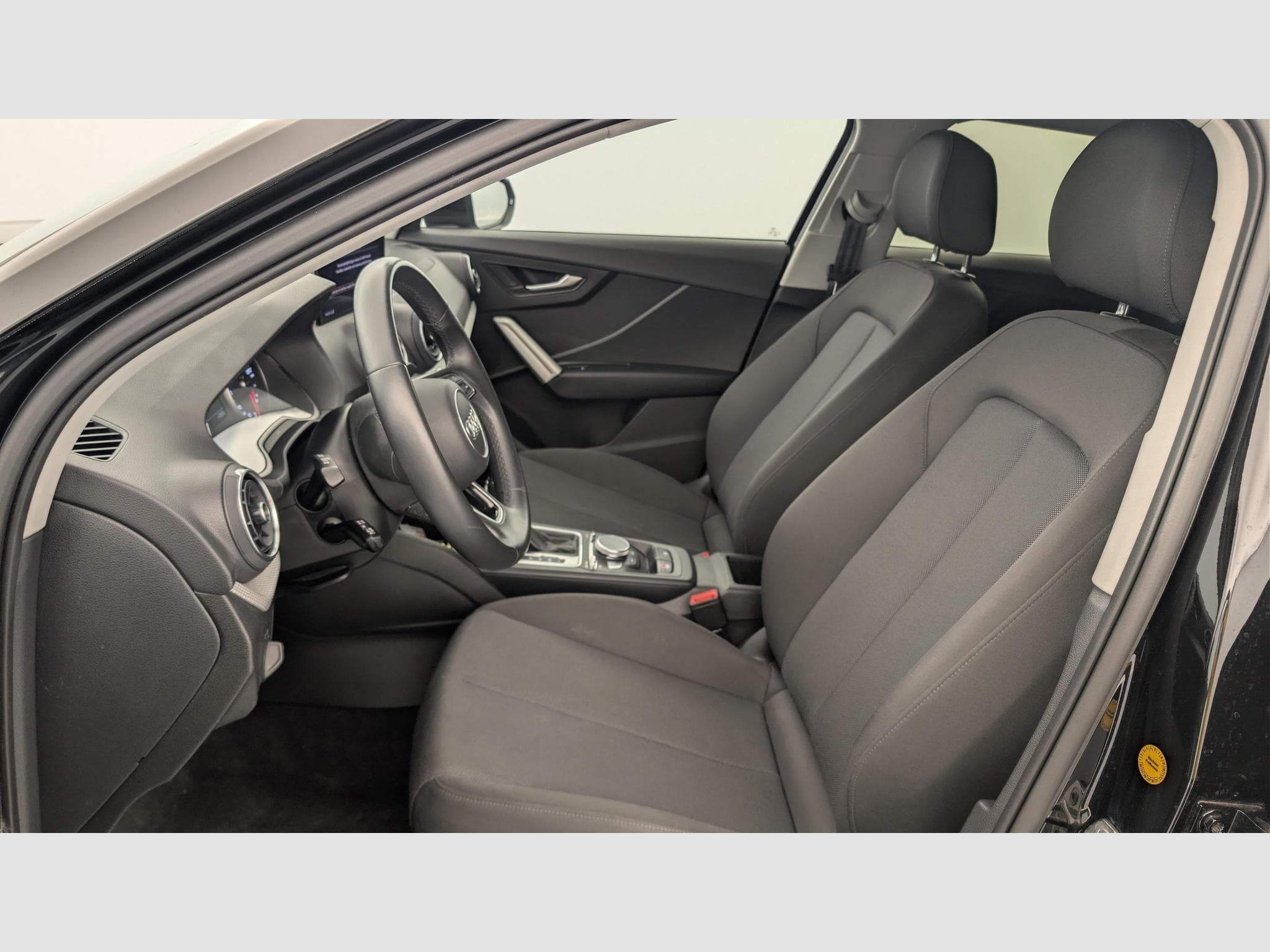 Audi Q2 35 TFSI 150 S tronic 7 Design (2022) - Photo 16