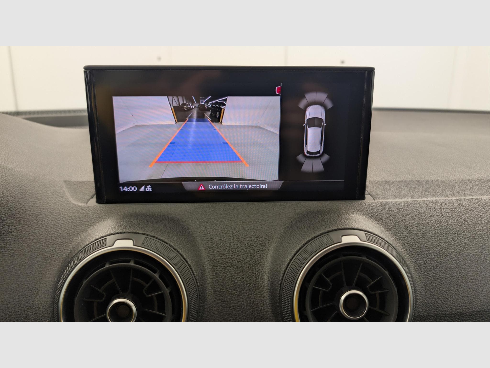 Audi Q2 35 TFSI 150 S tronic 7 Design (2022) - Photo 18