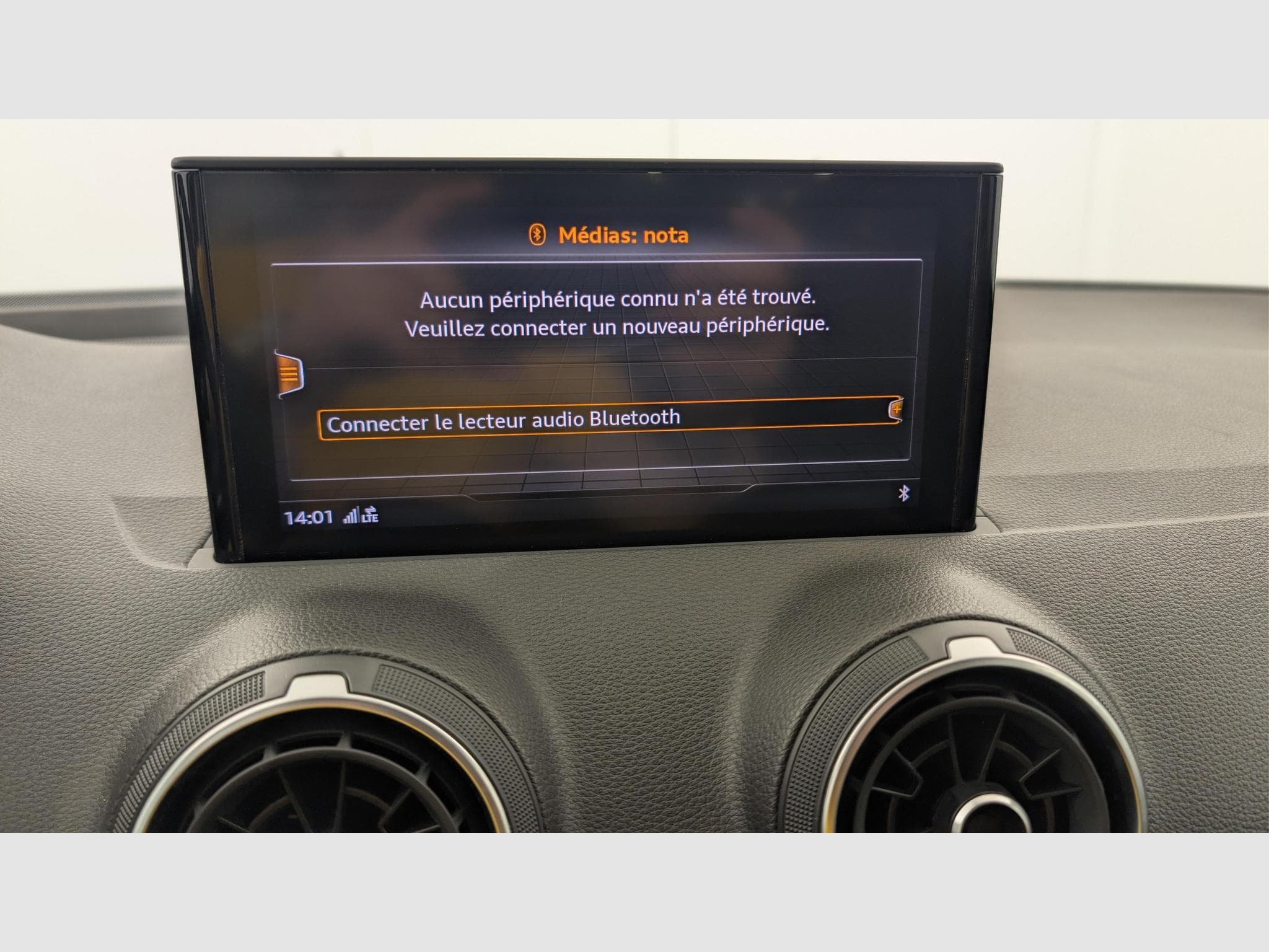 Audi Q2 35 TFSI 150 S tronic 7 Design (2022) - Photo 19