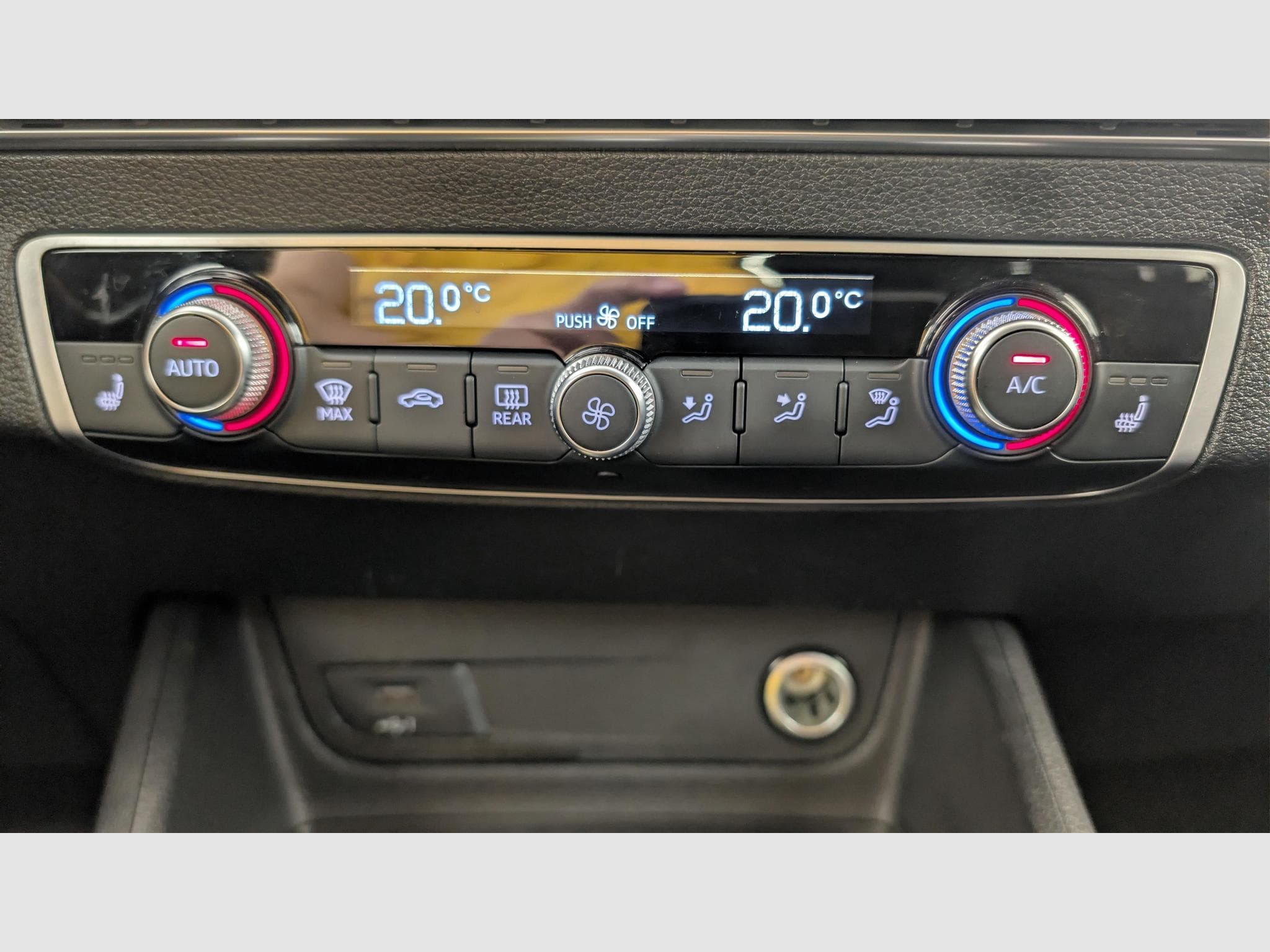 Audi Q2 35 TFSI 150 S tronic 7 Design (2022) - Photo 20