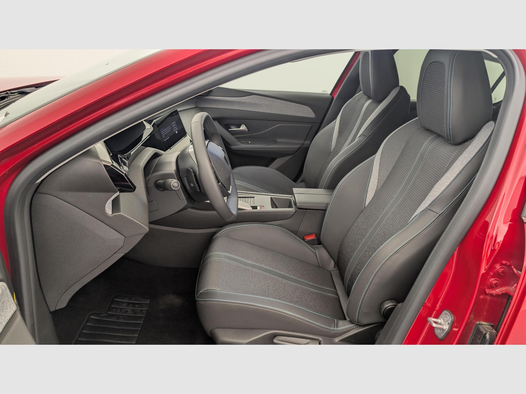 Peugeot 308 Hybrid 145 e-DCS6 Allure (2025) - Photo 16