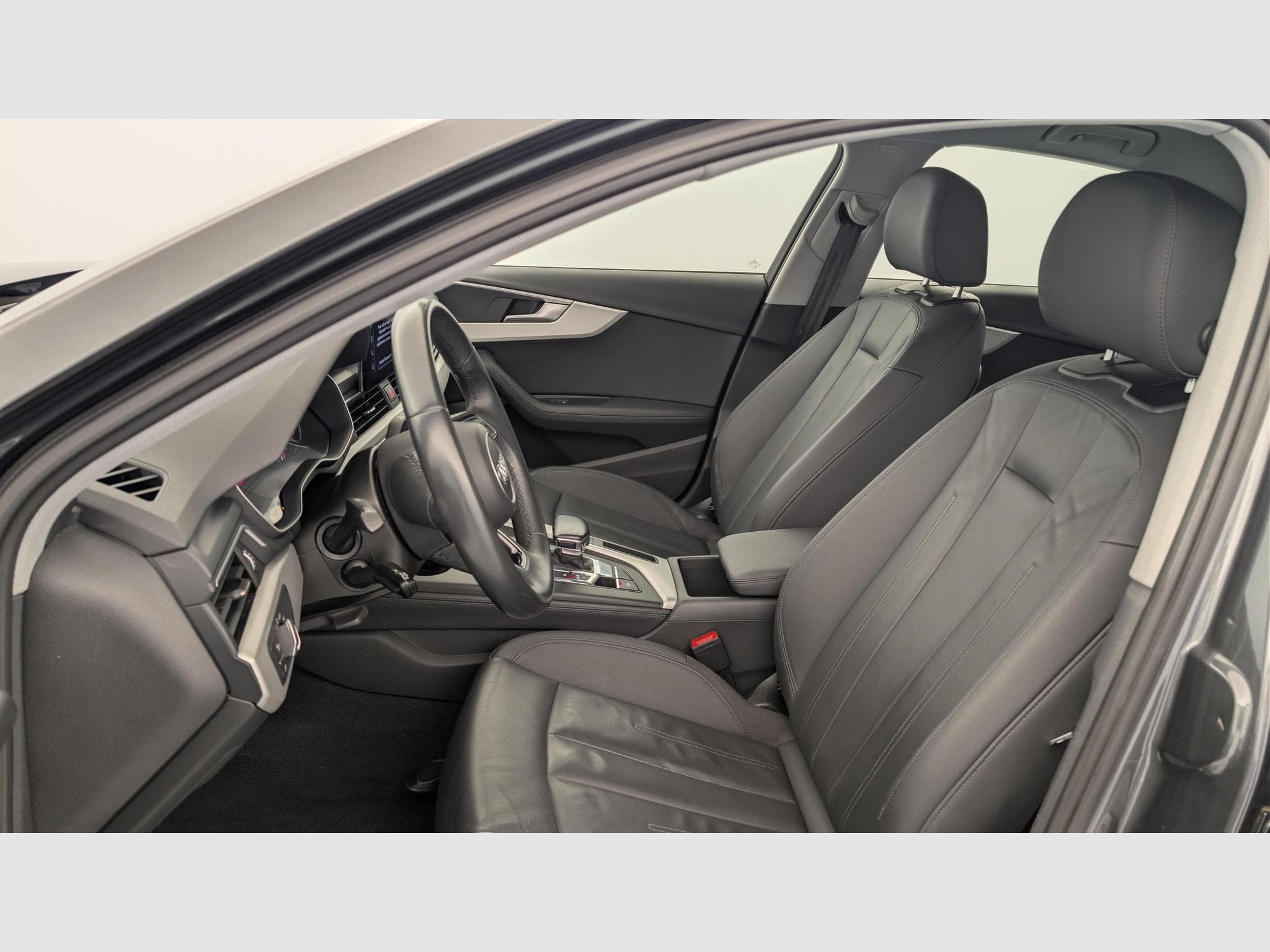 Audi A4 35 TFSI 150 S tronic 7 Design (2021) - Photo 16