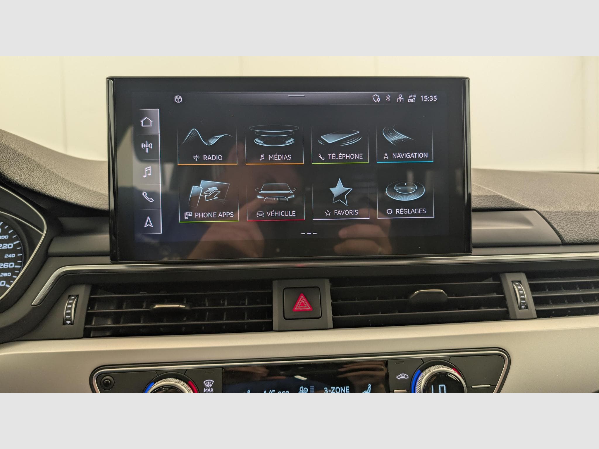 Audi A4 35 TFSI 150 S tronic 7 Design (2021) - Photo 18