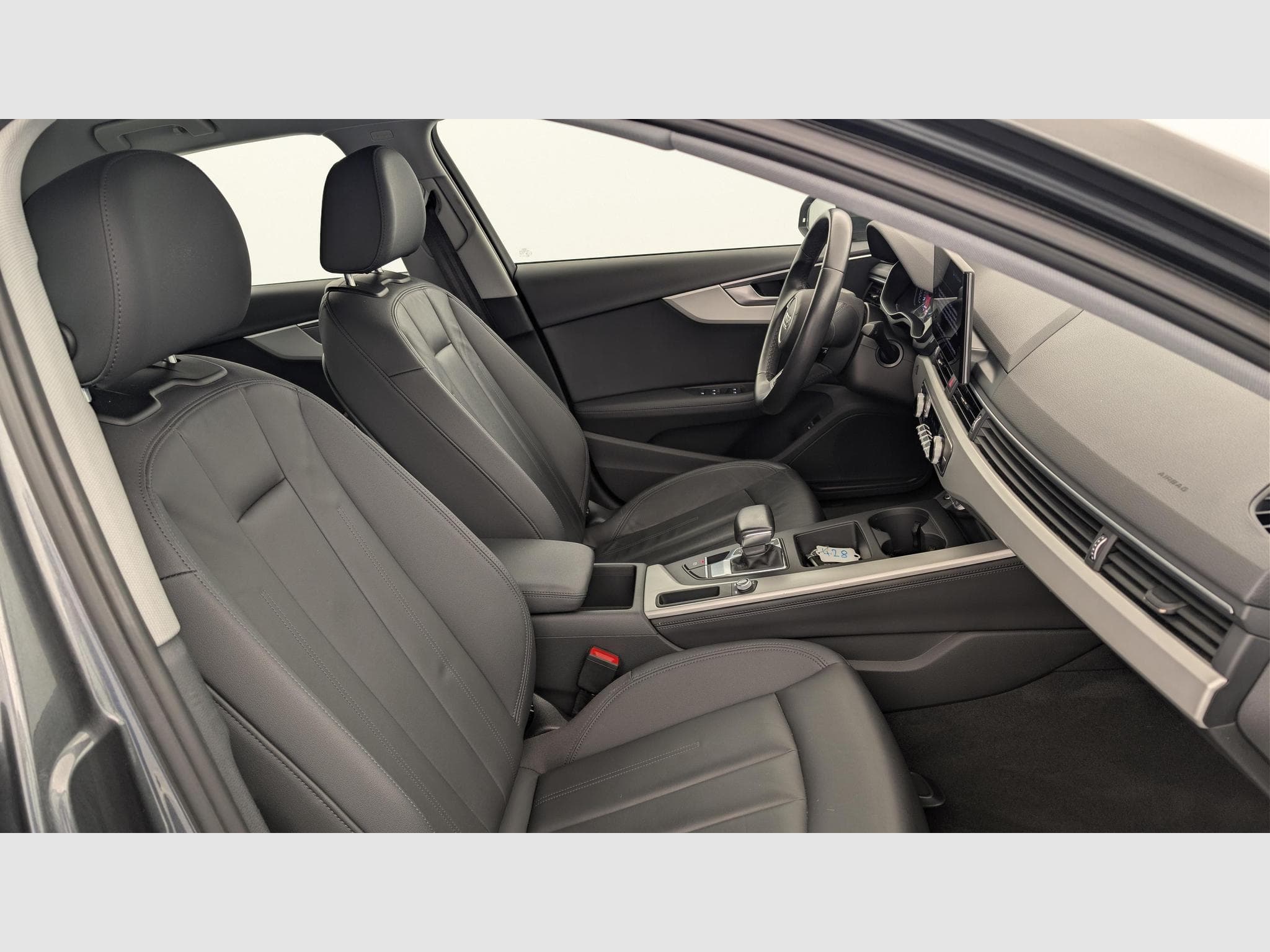 Audi A4 35 TFSI 150 S tronic 7 Design (2021) - Photo 9