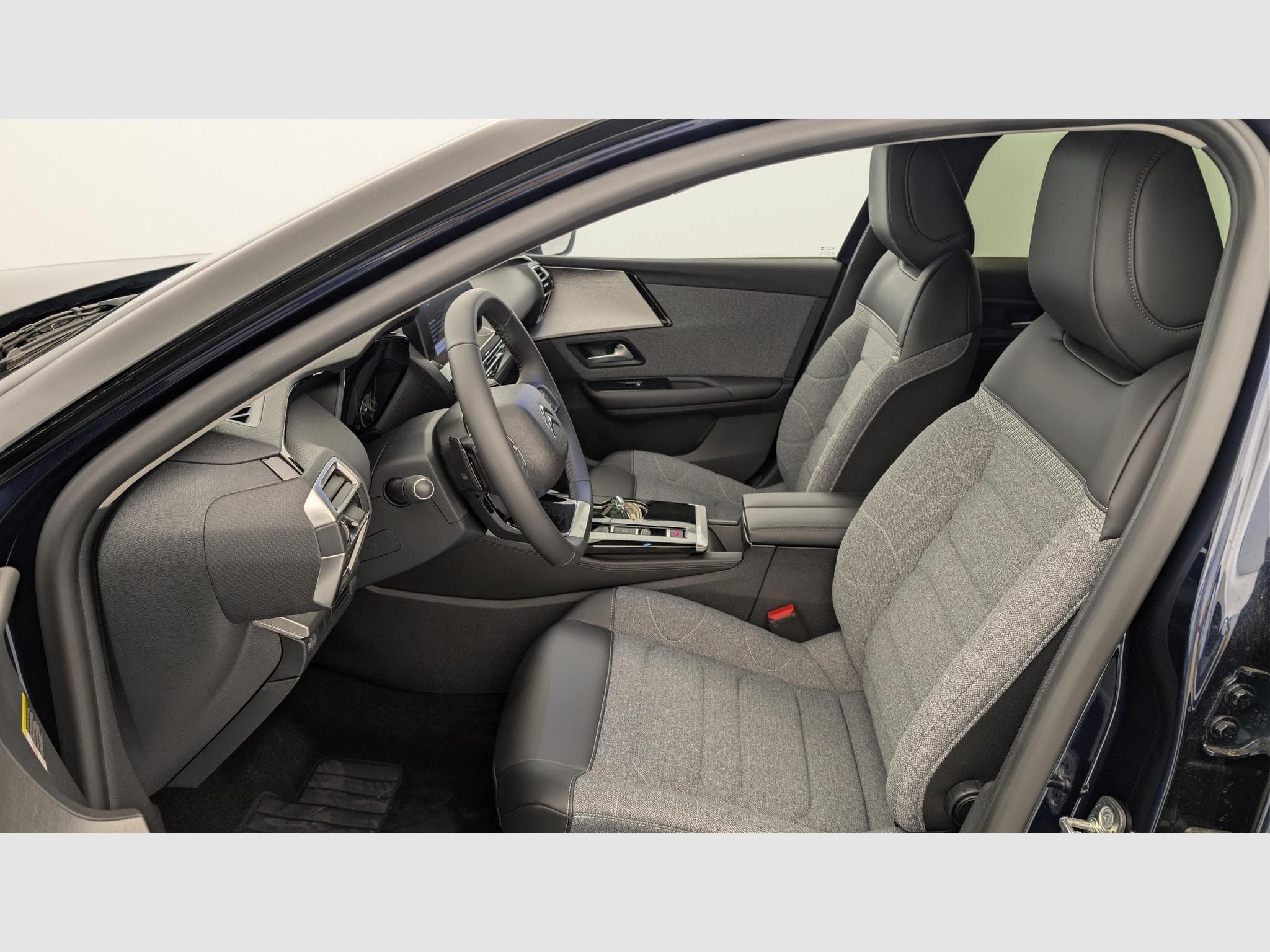 CitroëN C5 X PureTech 130 EAT8 You (2025) - Photo 16