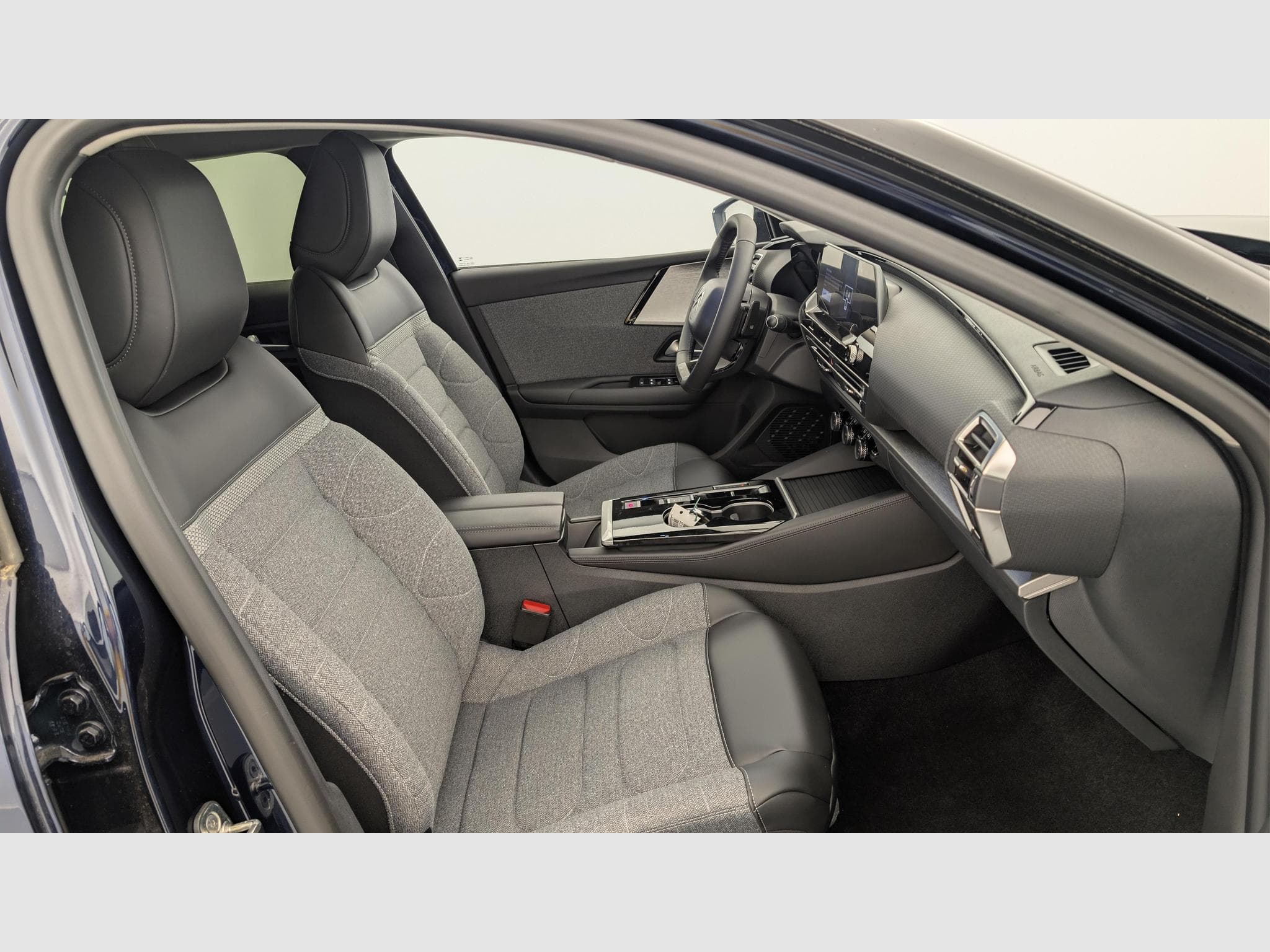 CitroëN C5 X PureTech 130 EAT8 You (2025) - Photo 9