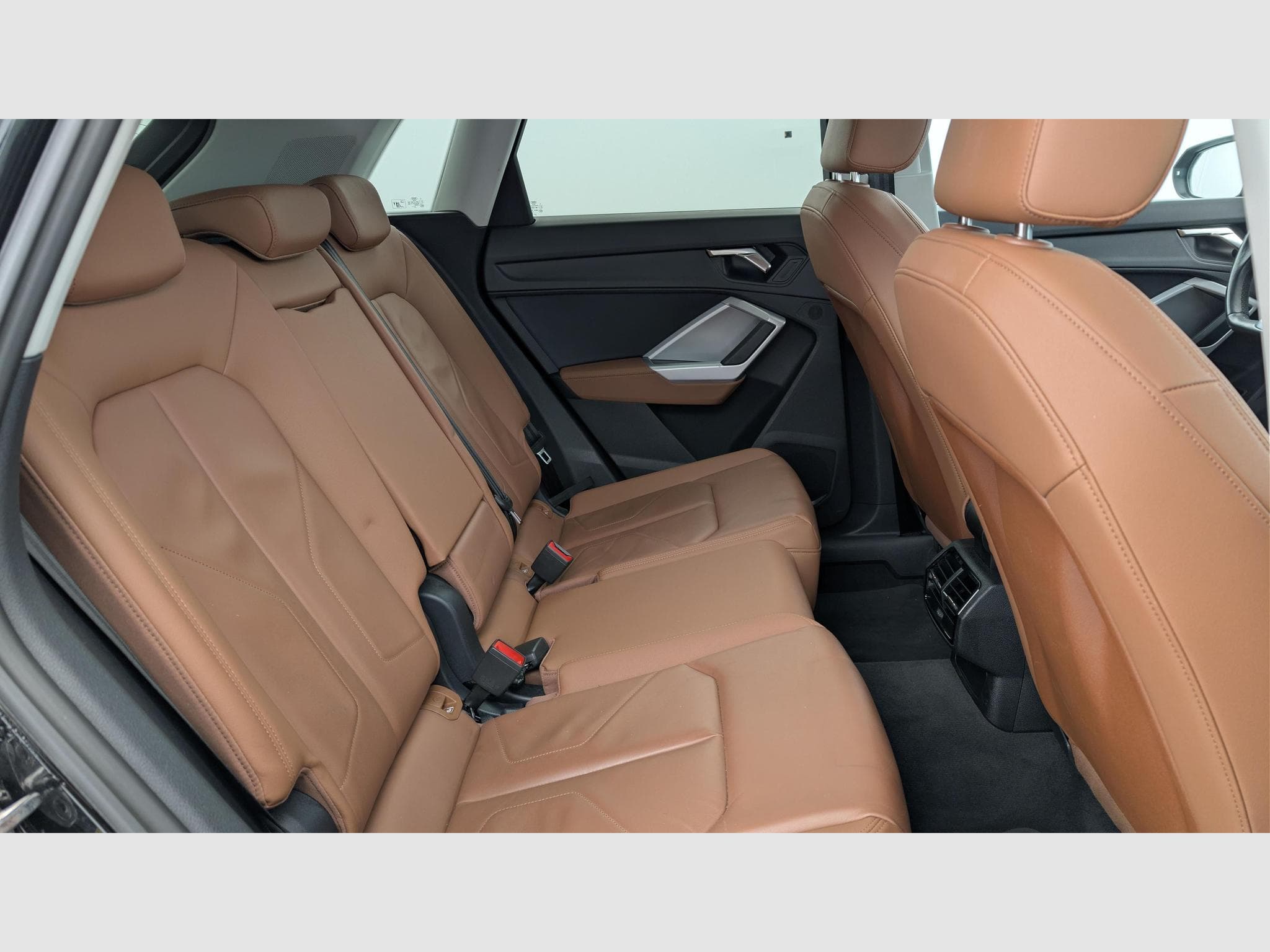 Audi Q3 35 TDI 150 ch S tronic 7 Design (2023) - Photo 10