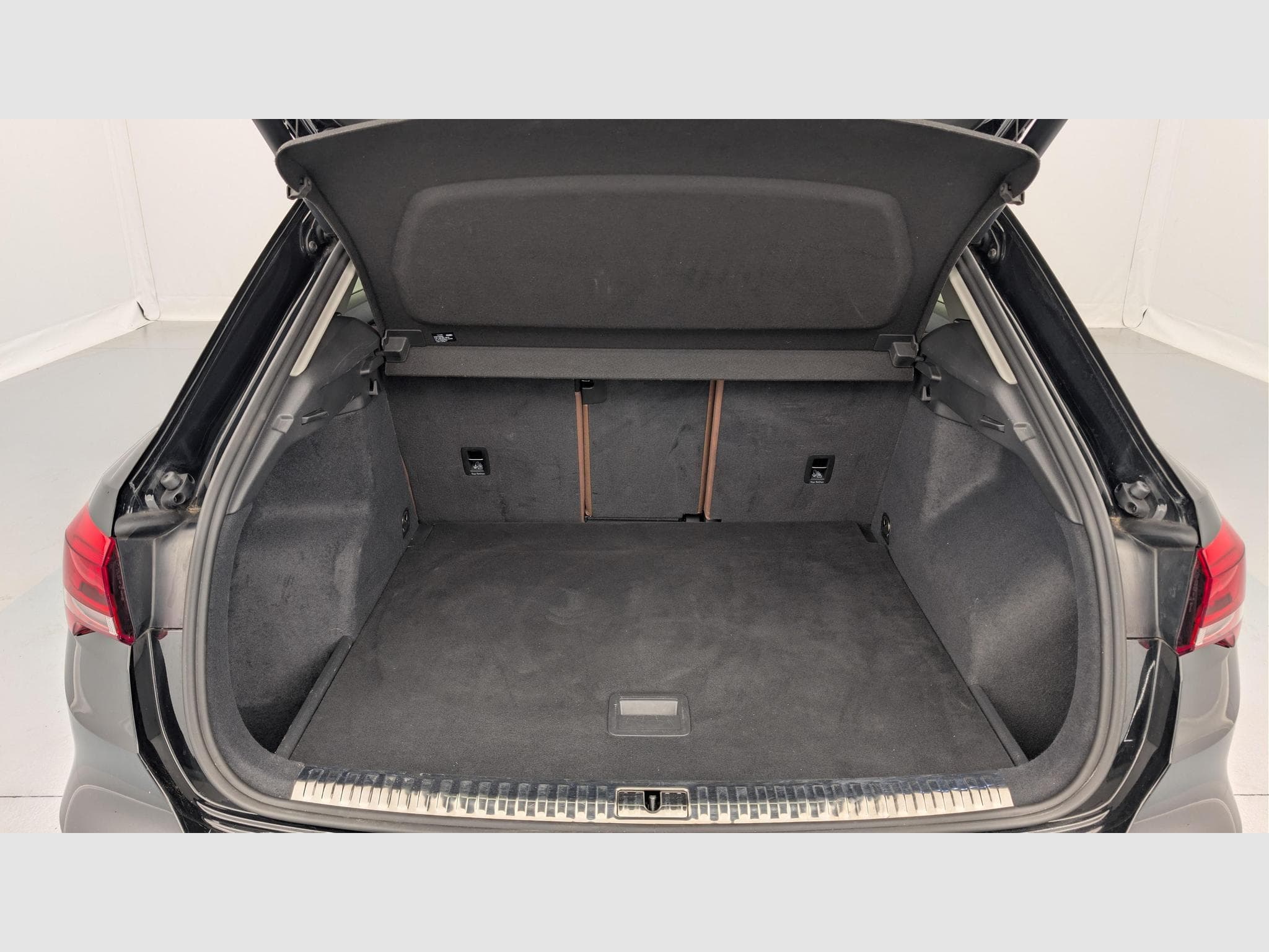 Audi Q3 35 TDI 150 ch S tronic 7 Design (2023) - Photo 11