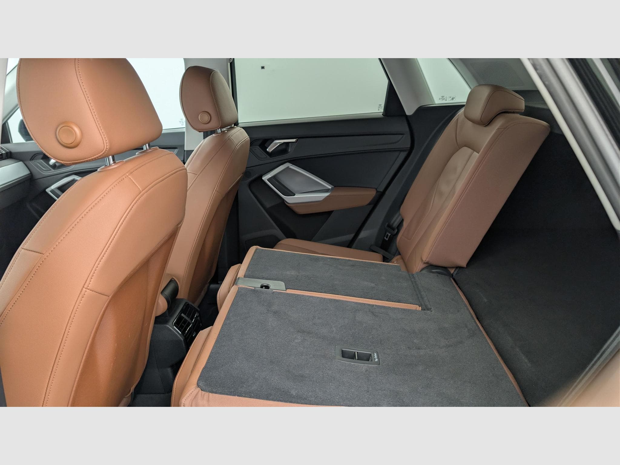 Audi Q3 35 TDI 150 ch S tronic 7 Design (2023) - Photo 12