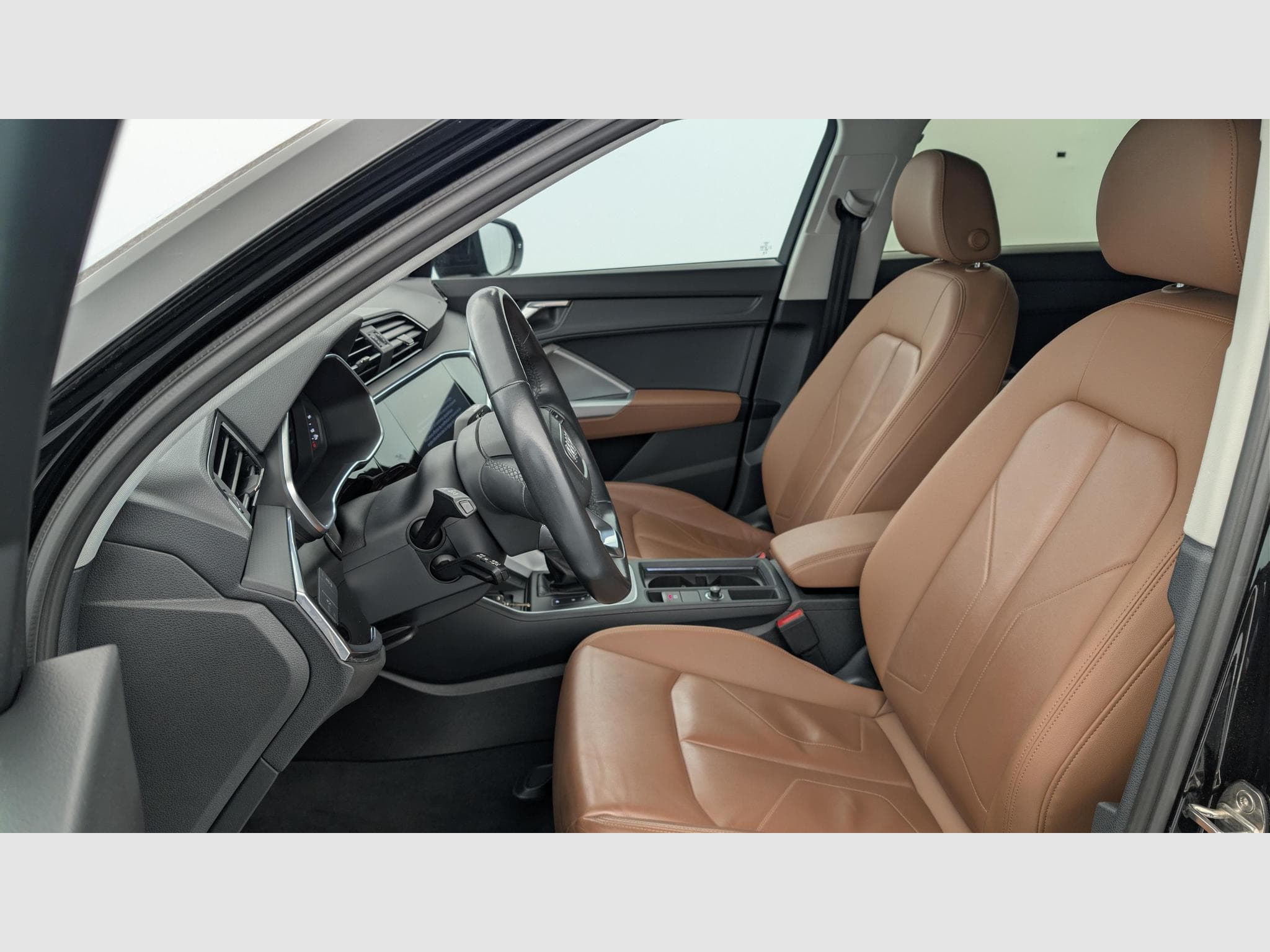 Audi Q3 35 TDI 150 ch S tronic 7 Design (2023) - Photo 16