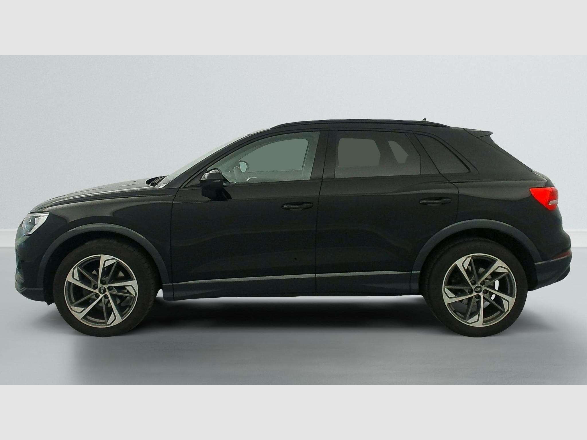 Audi Q3 35 TDI 150 ch S tronic 7 Design (2023) - Photo 4