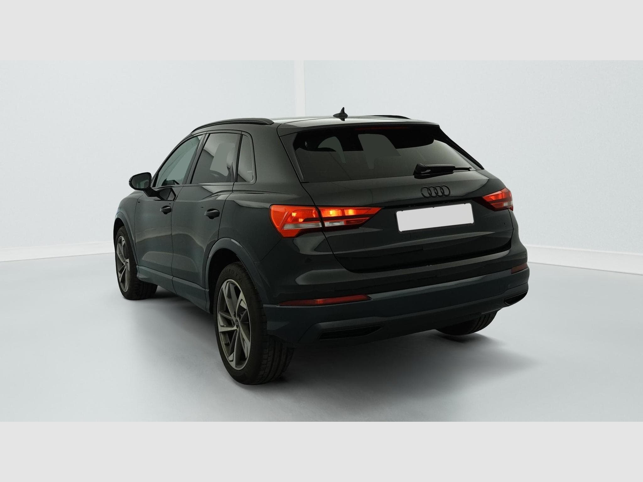 Audi Q3 35 TDI 150 ch S tronic 7 Design (2023) - Photo 5