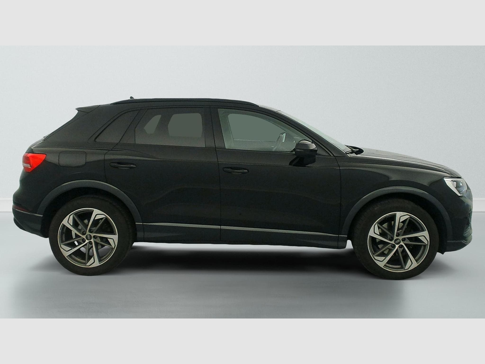 Audi Q3 35 TDI 150 ch S tronic 7 Design (2023) - Photo 8