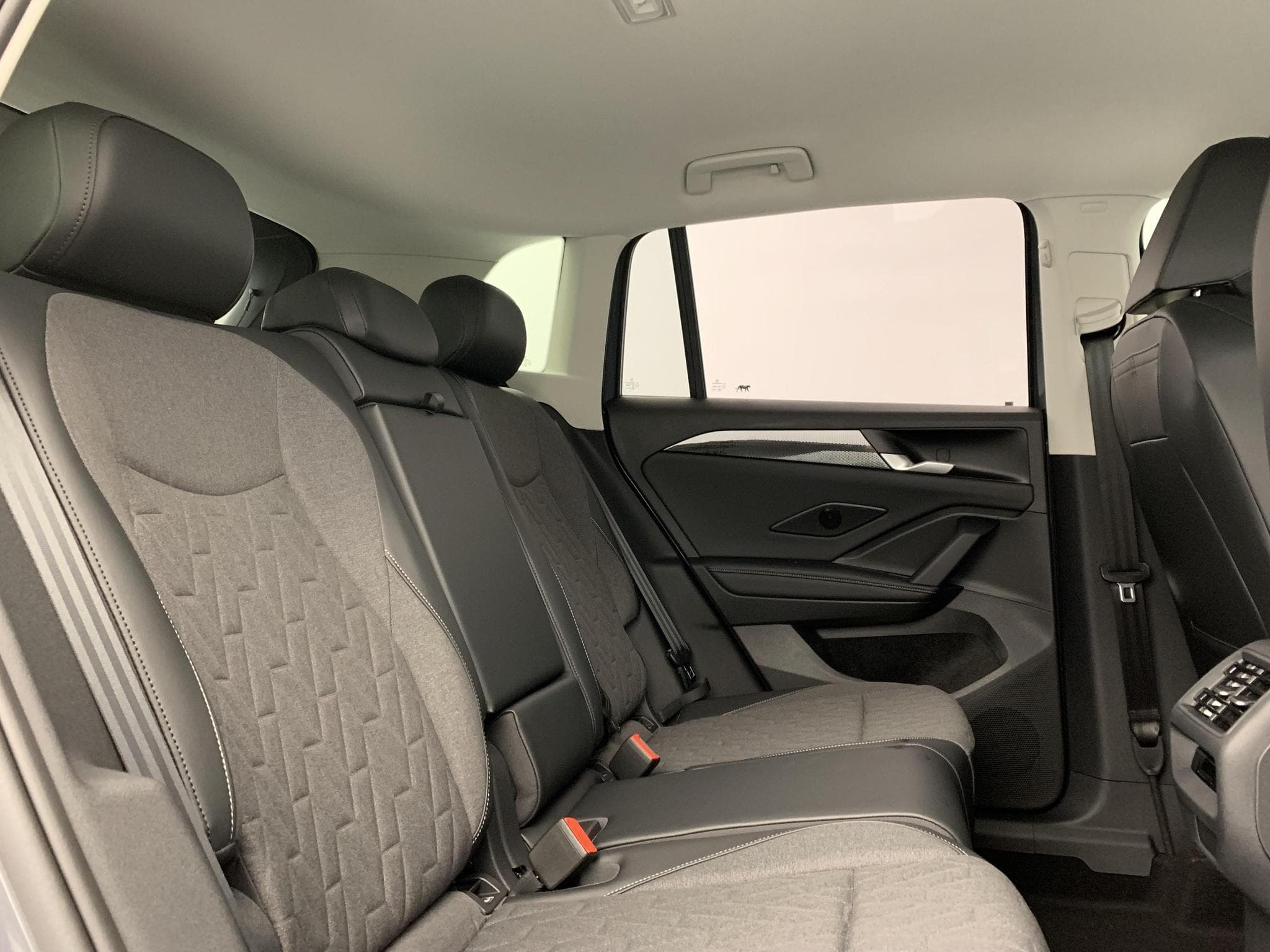 VW Tiguan 1.5 eTSI 131ch DSG7 Life (2026) - Photo 10