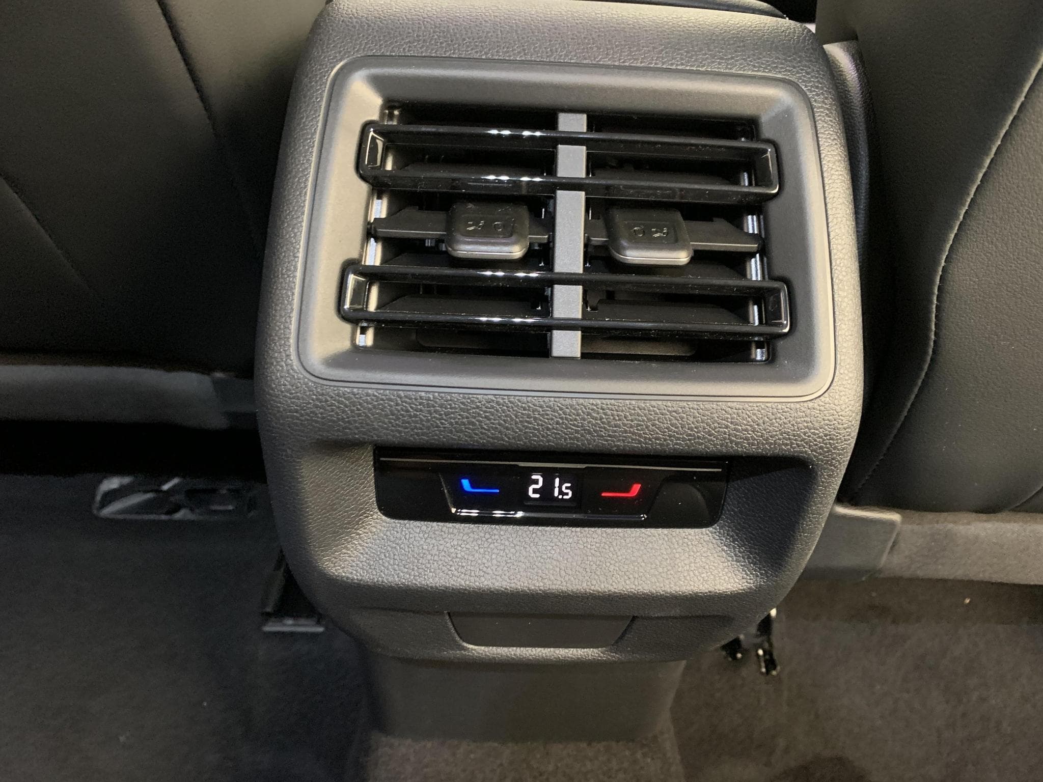 VW Tiguan 1.5 eTSI 131ch DSG7 Life (2026) - Photo 17